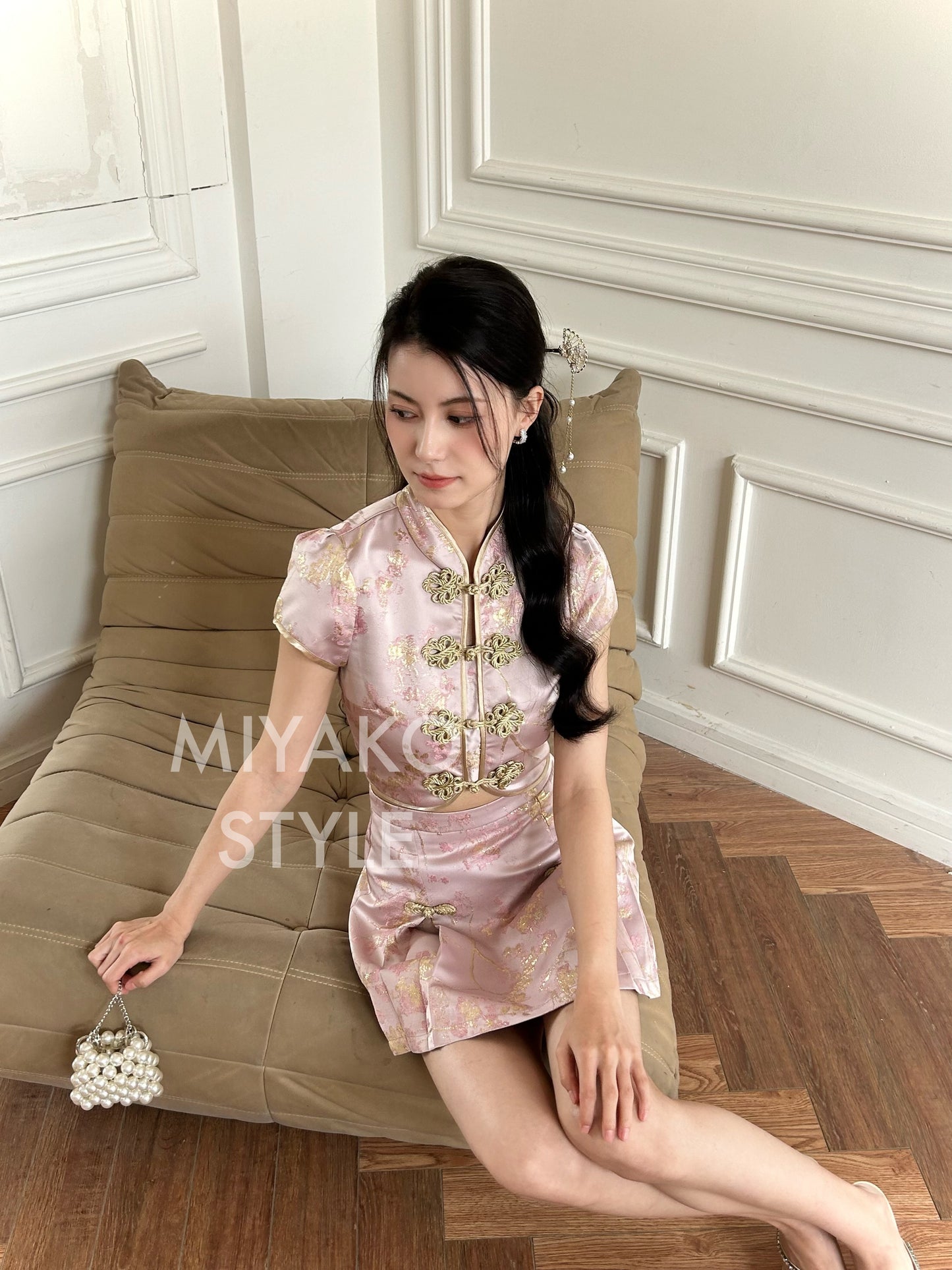 【女团】Roseanne Cheongsam crop top in Pink 粉金色上衣 ( Top Only)