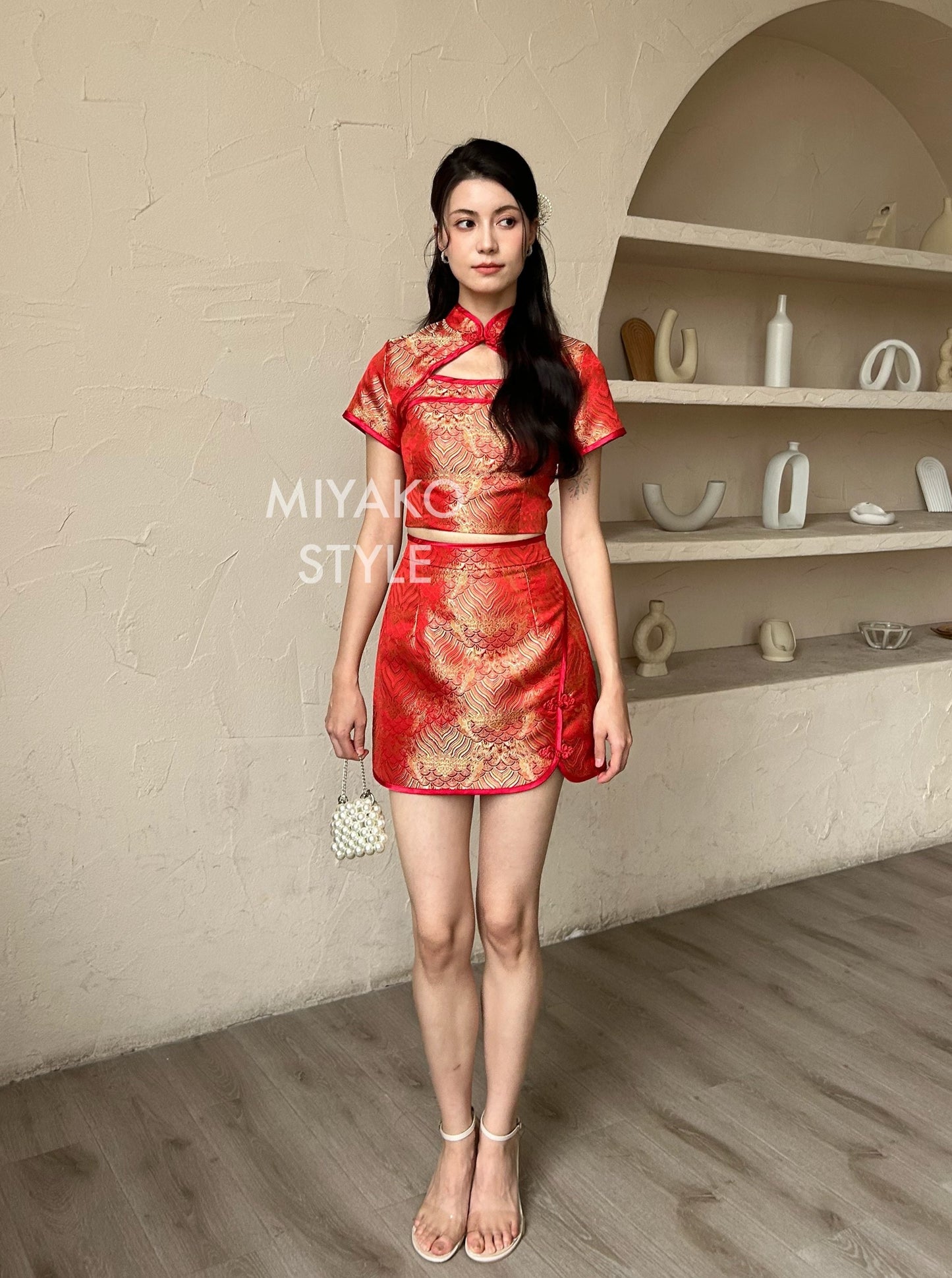 【龍華富貴】 Royal Cheongsam crop top in red 红运当头 (上衣only)