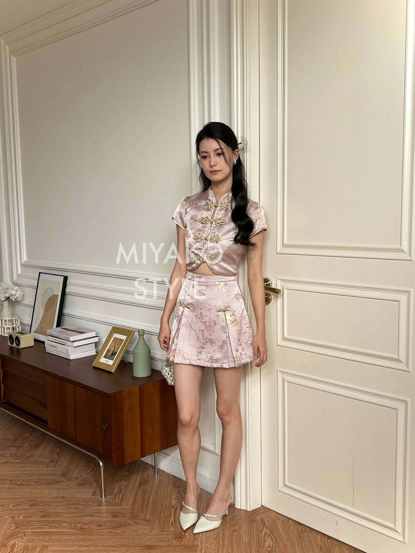 【女团】Roseanne Cheongsam crop top in Pink 粉金色上衣 ( Top Only)