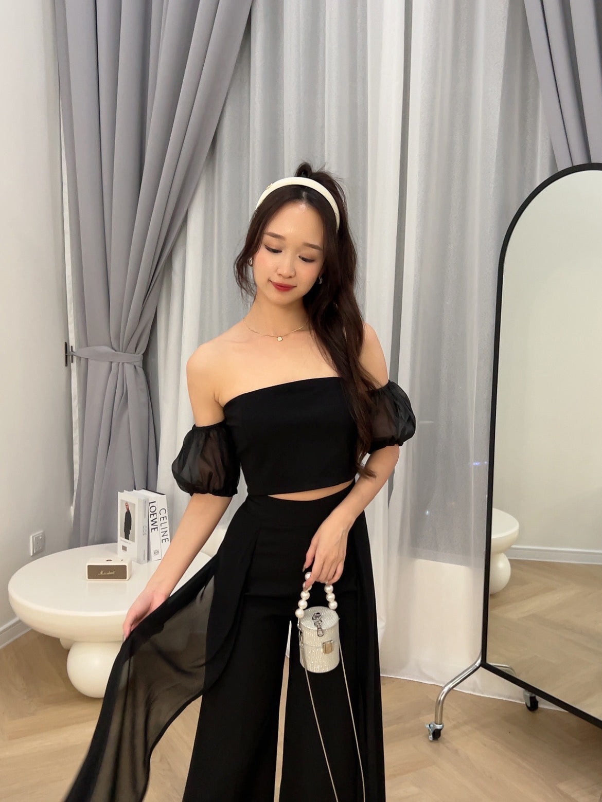 agnes off shoulder crop top in black