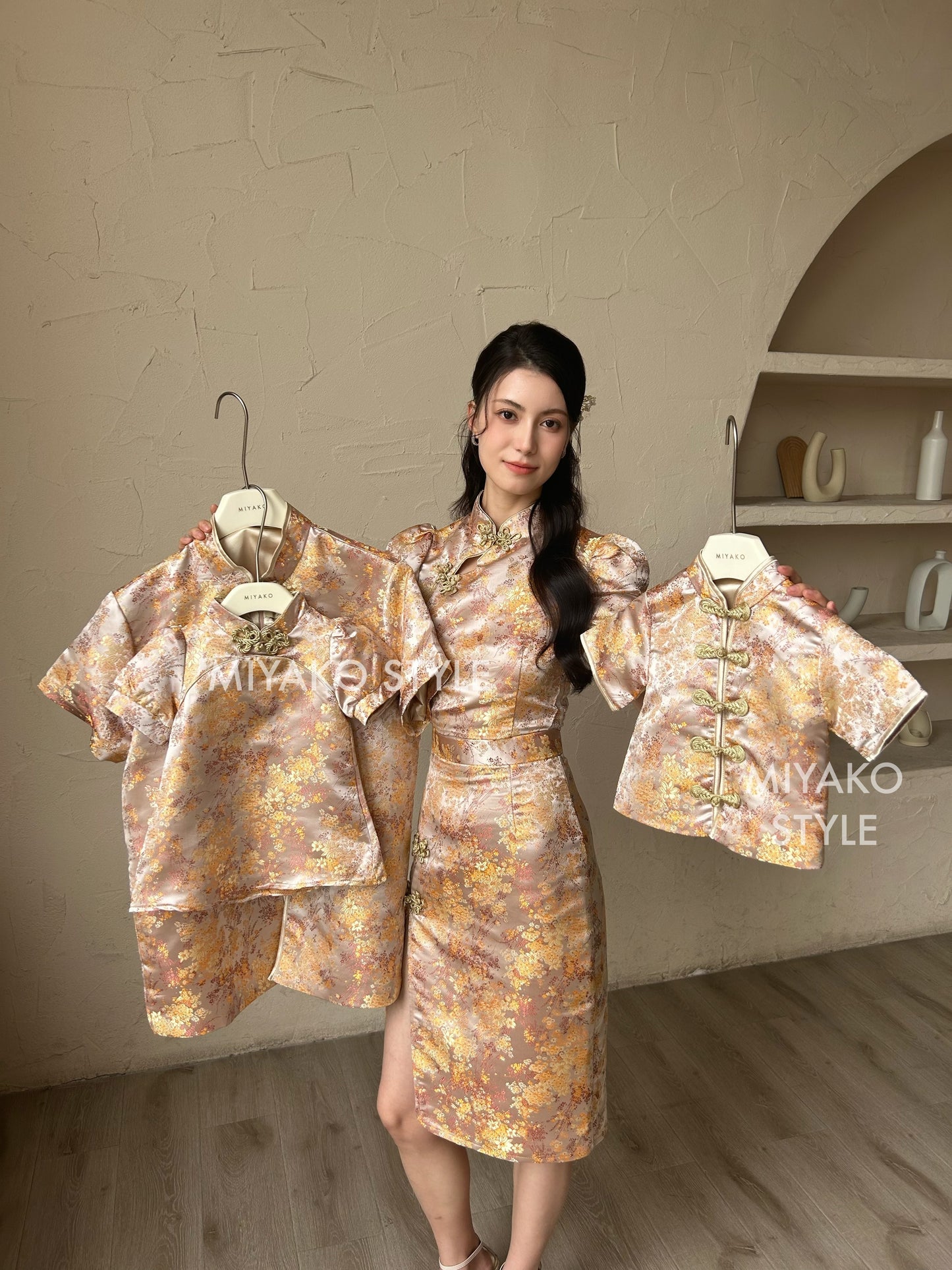 【华丽转身】Li Cheongsam crop top in Champagne Pink 香槟粉上衣 ( Top Only)