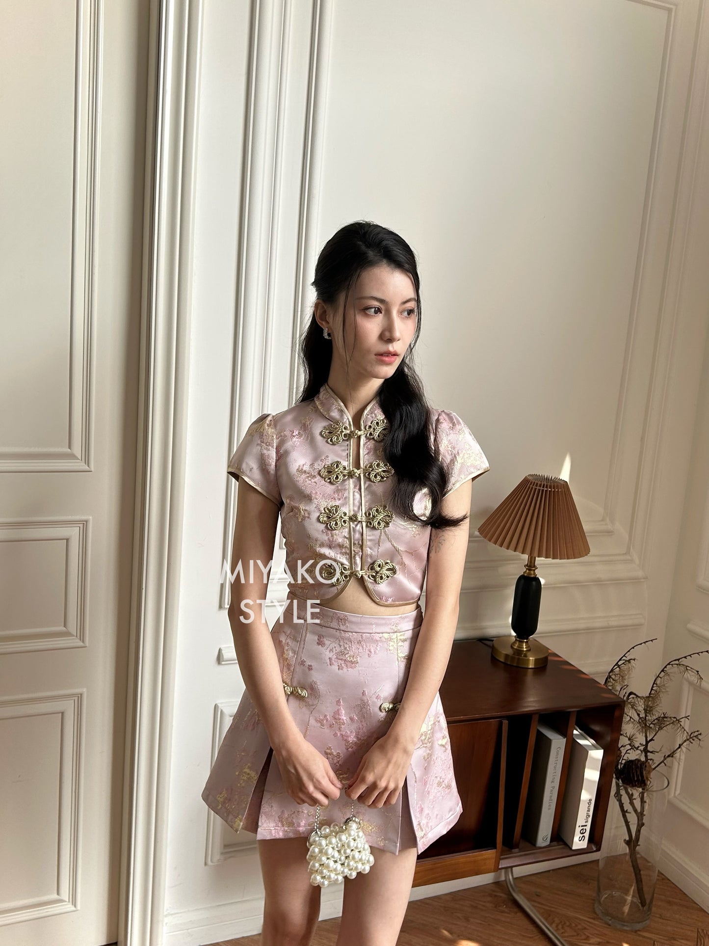 【女团】Roseanne Cheongsam crop top in Pink 粉金色上衣 ( Top Only)