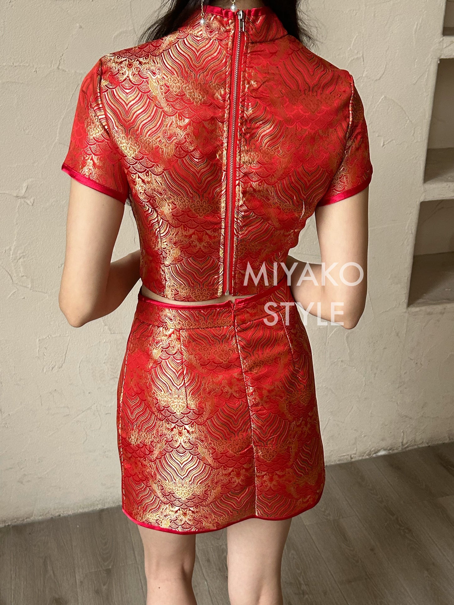 【龍華富貴】 Royal Cheongsam crop top in red 红运当头 (上衣only)