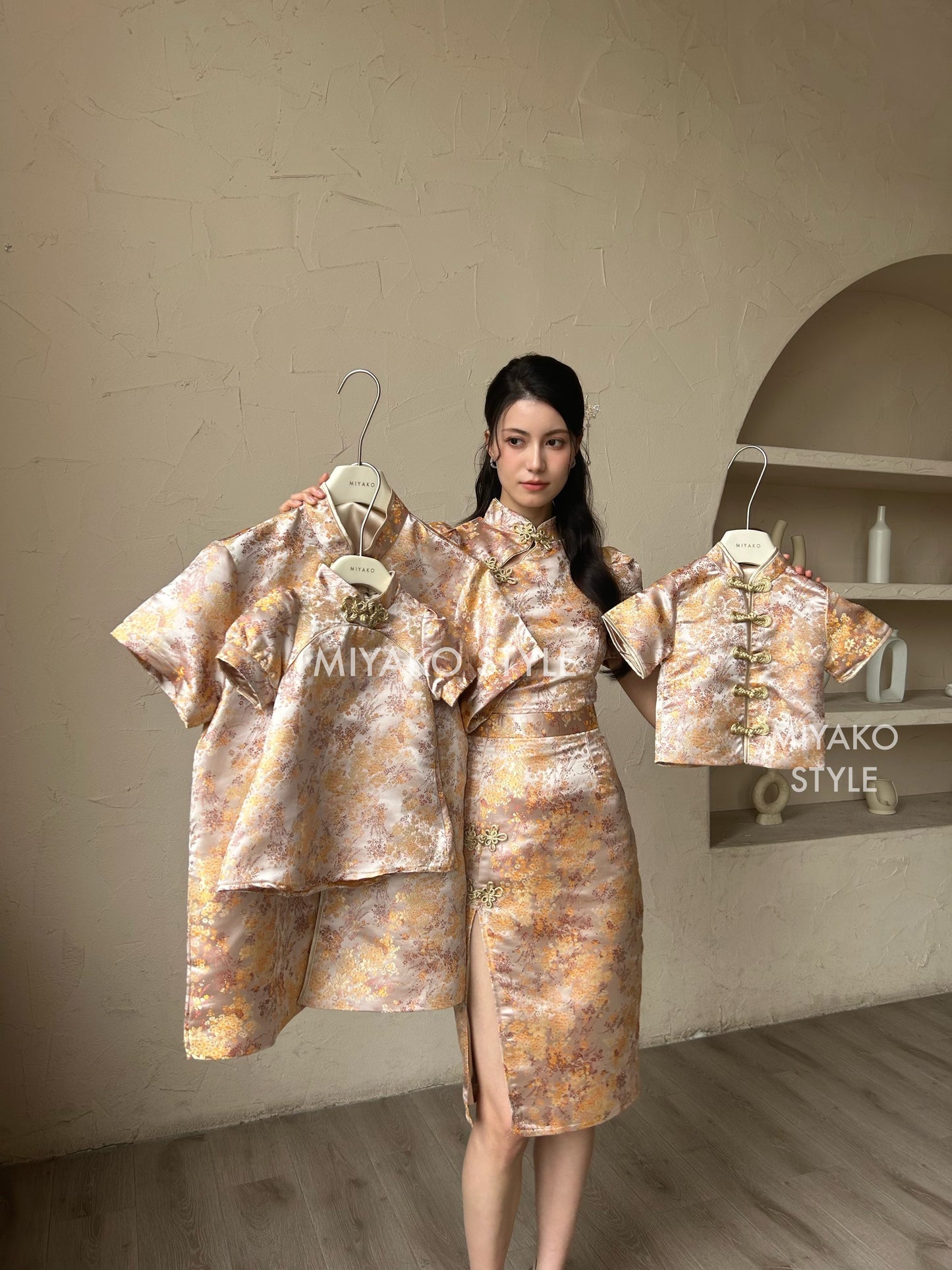 【华丽转身】Li Cheongsam crop top in Champagne Pink 香槟粉上衣 ( Top Only)