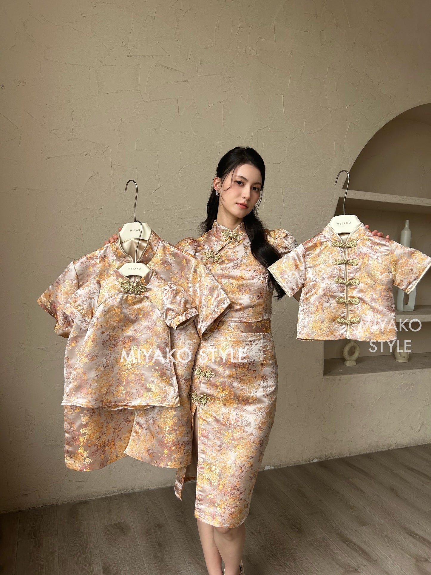 【华丽转身】Li Cheongsam crop top in Champagne Pink 香槟粉上衣 ( Top Only)