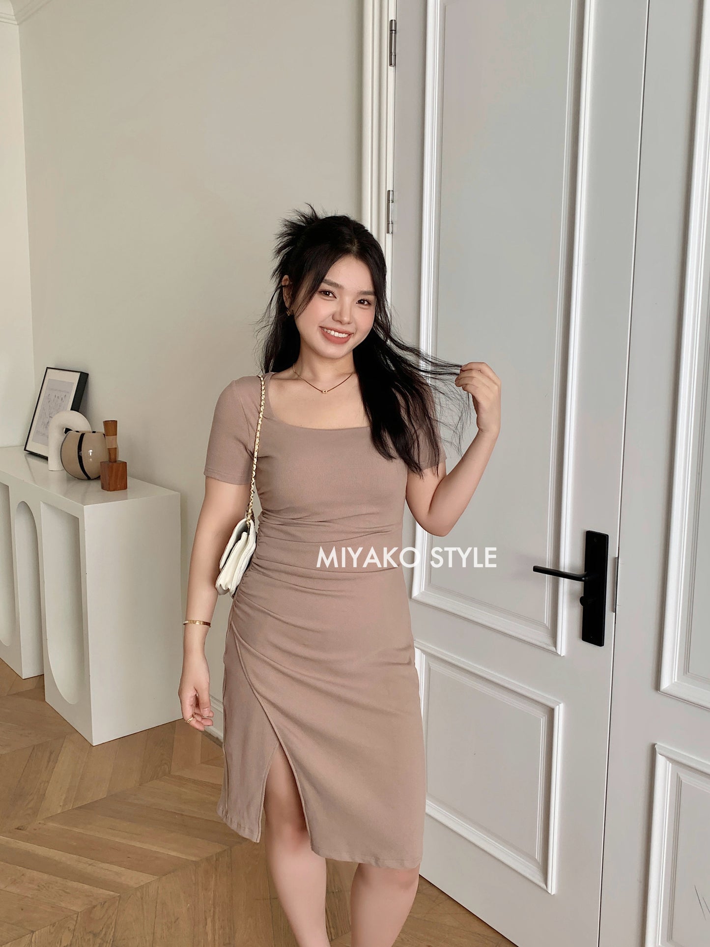 Valentina Short Sleeve Split Dress in Brown