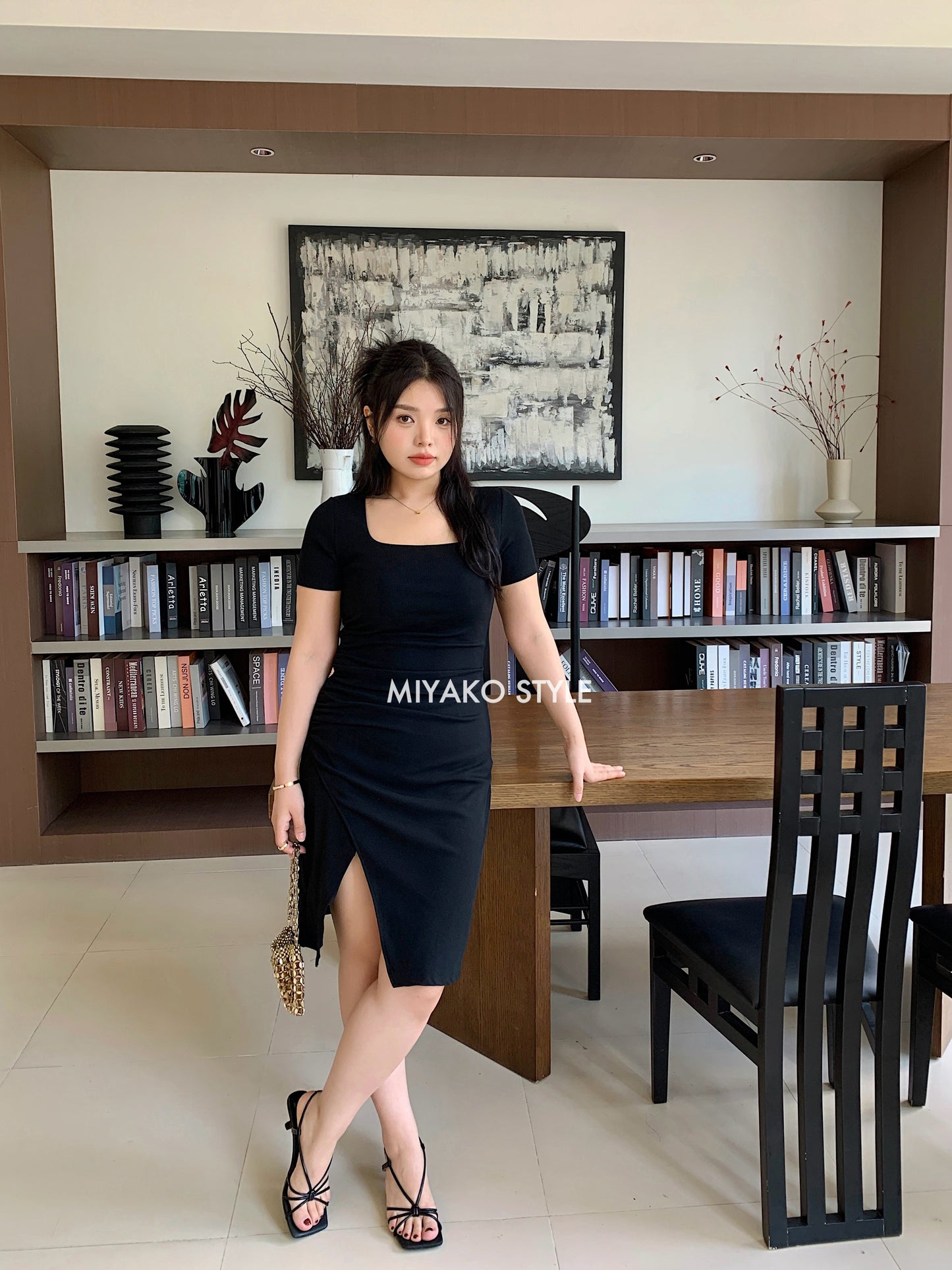 Valentina Short Sleeve Split Dress in Black