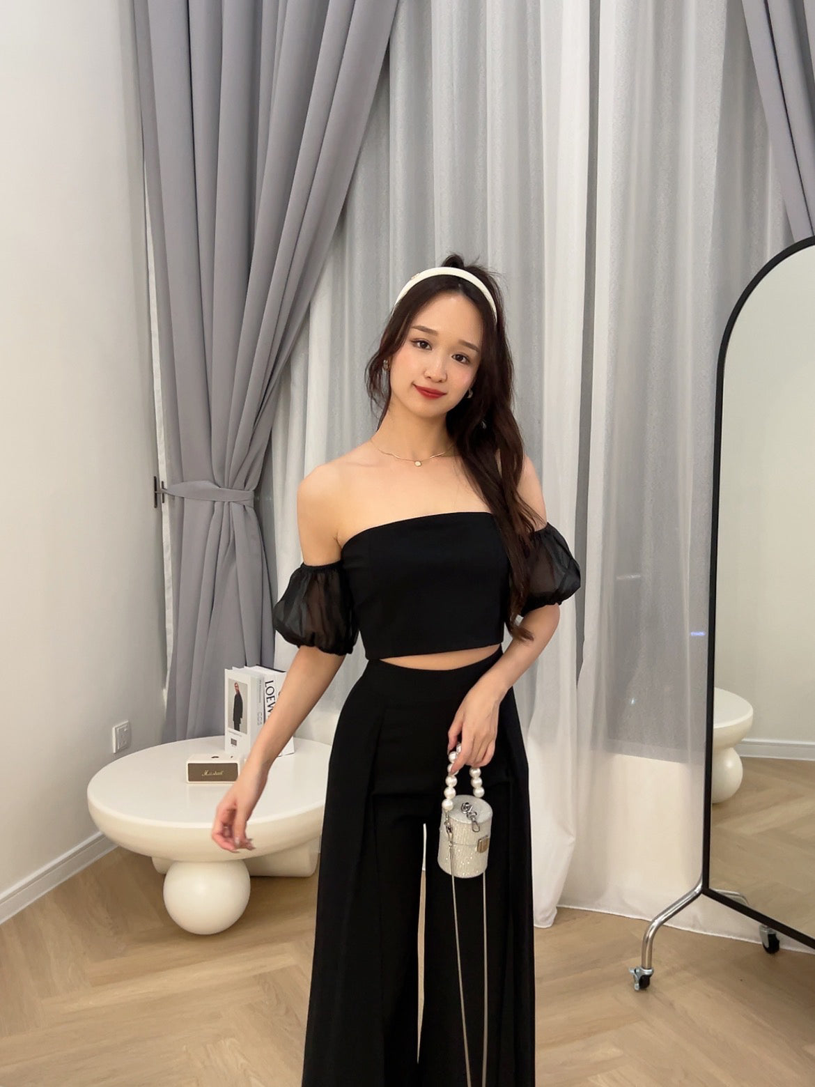 agnes off shoulder crop top in black