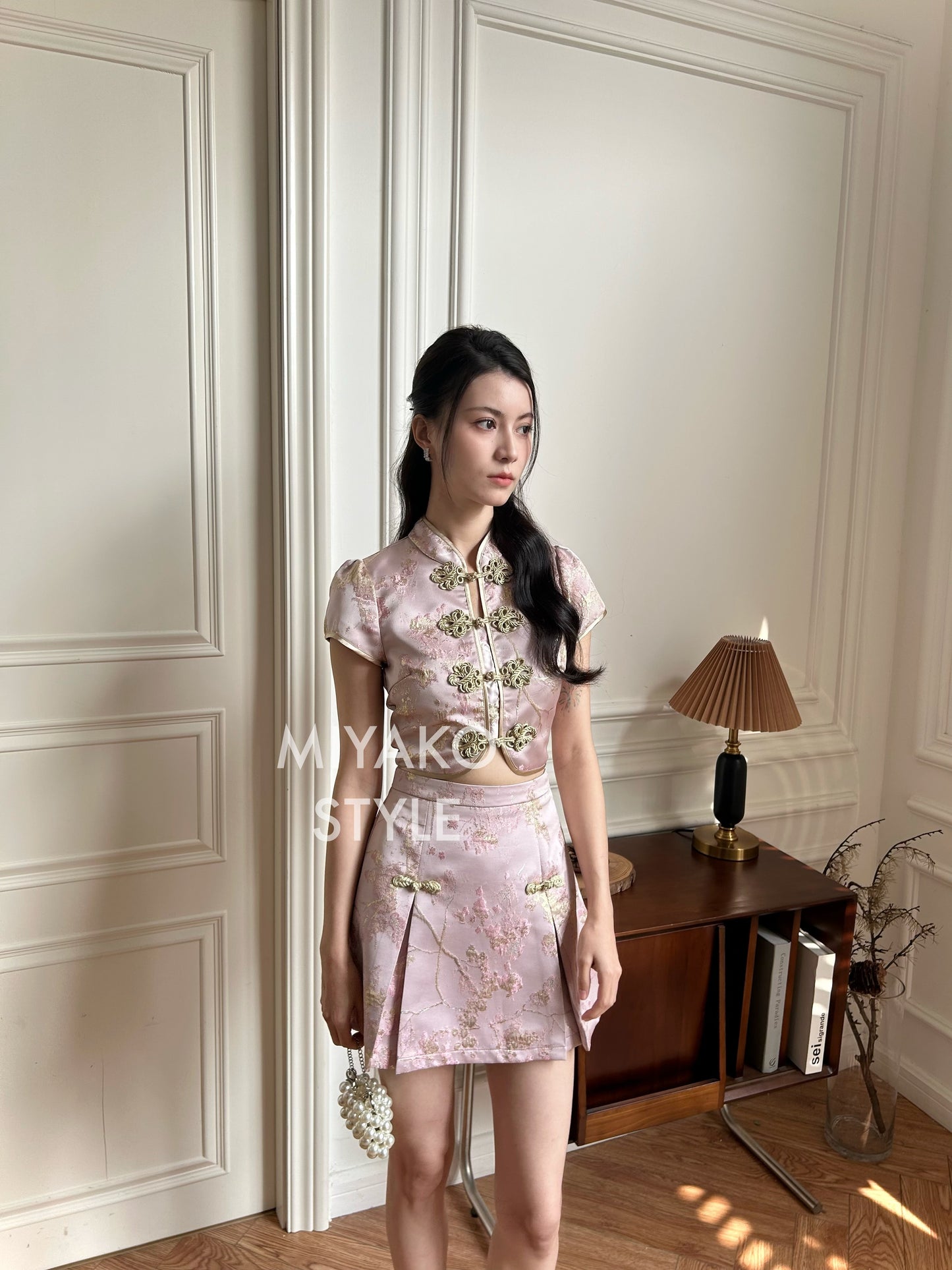 【女团】Roseanne Cheongsam crop top in Pink 粉金色上衣 ( Top Only)