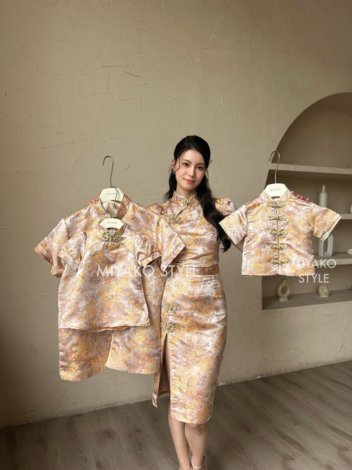 【华丽转身】Li Cheongsam crop top in Champagne Pink 香槟粉上衣 ( Top Only)