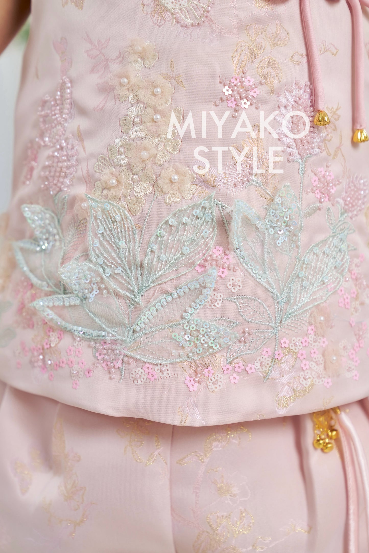 【花花世界】Fabulous Embroidered Girl Top in Pink 粉色小女孩上衣