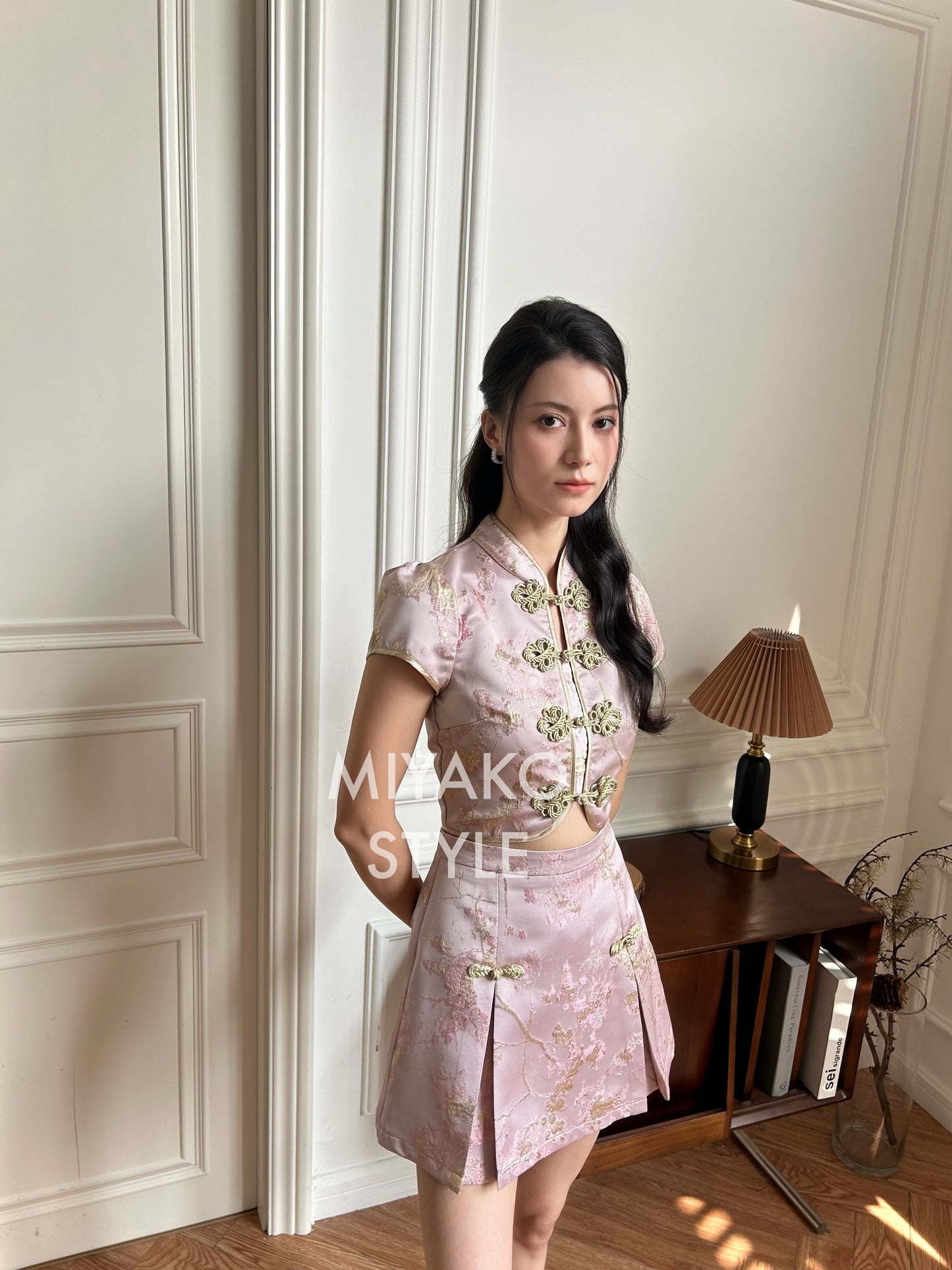 【女团】Roseanne Cheongsam crop top in Pink 粉金色上衣 ( Top Only)