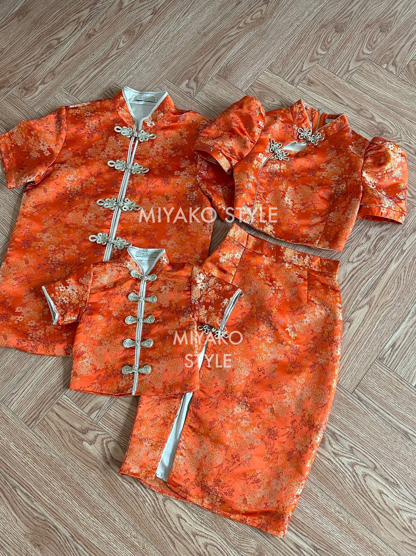 【华丽转身】Li Little Boy Cheongsam suit in Orange 橘色男童款