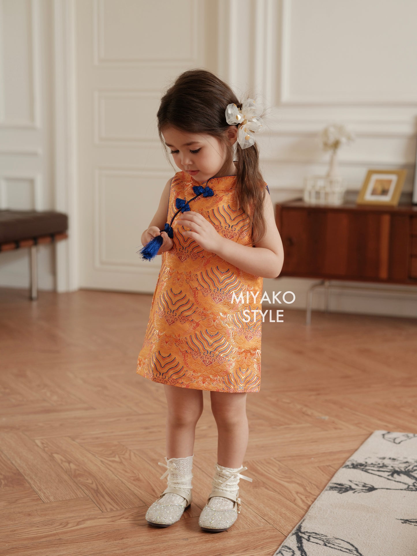 【龍華富貴】 Royal Cheongsam little girl dress in orange 橙风破浪 (女童连衣裙)