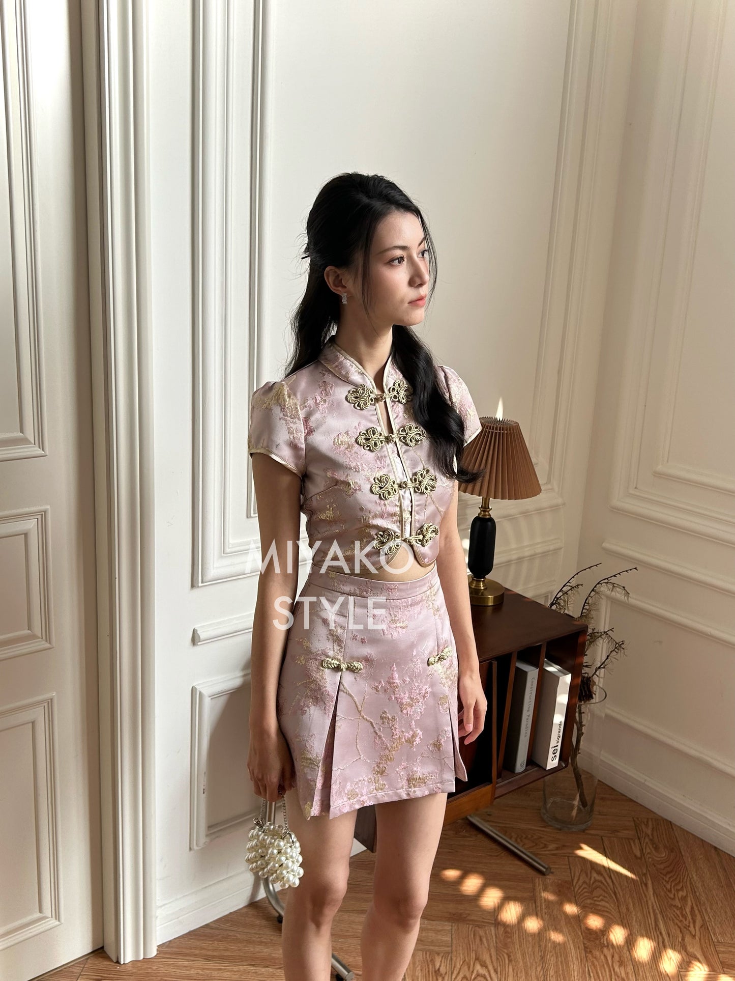 【女团】Roseanne Cheongsam crop top in Pink 粉金色上衣 ( Top Only)