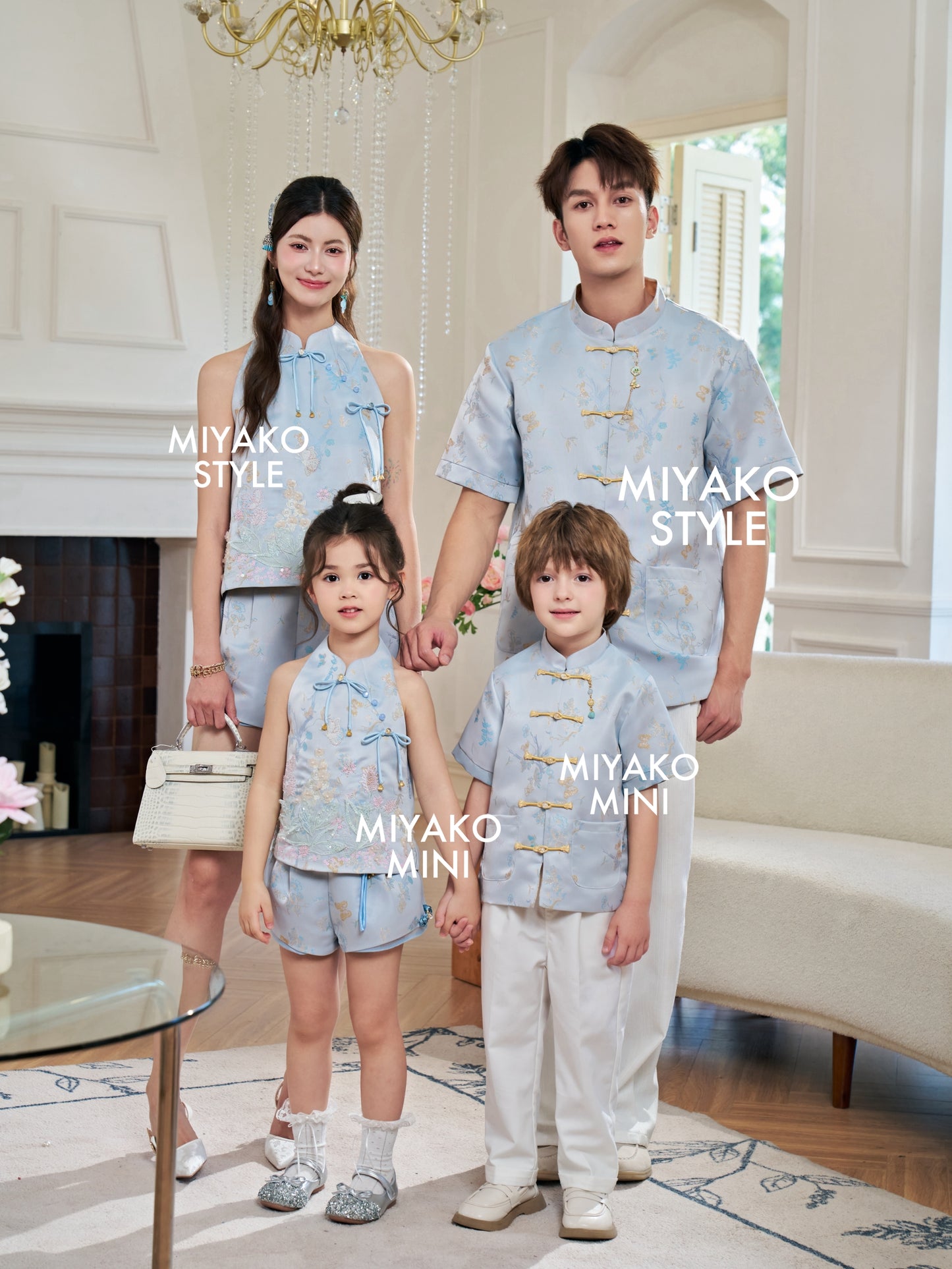 【花花世界】Fabulous Premium Embroidered Girl Top in Blue 蓝色小女孩上衣