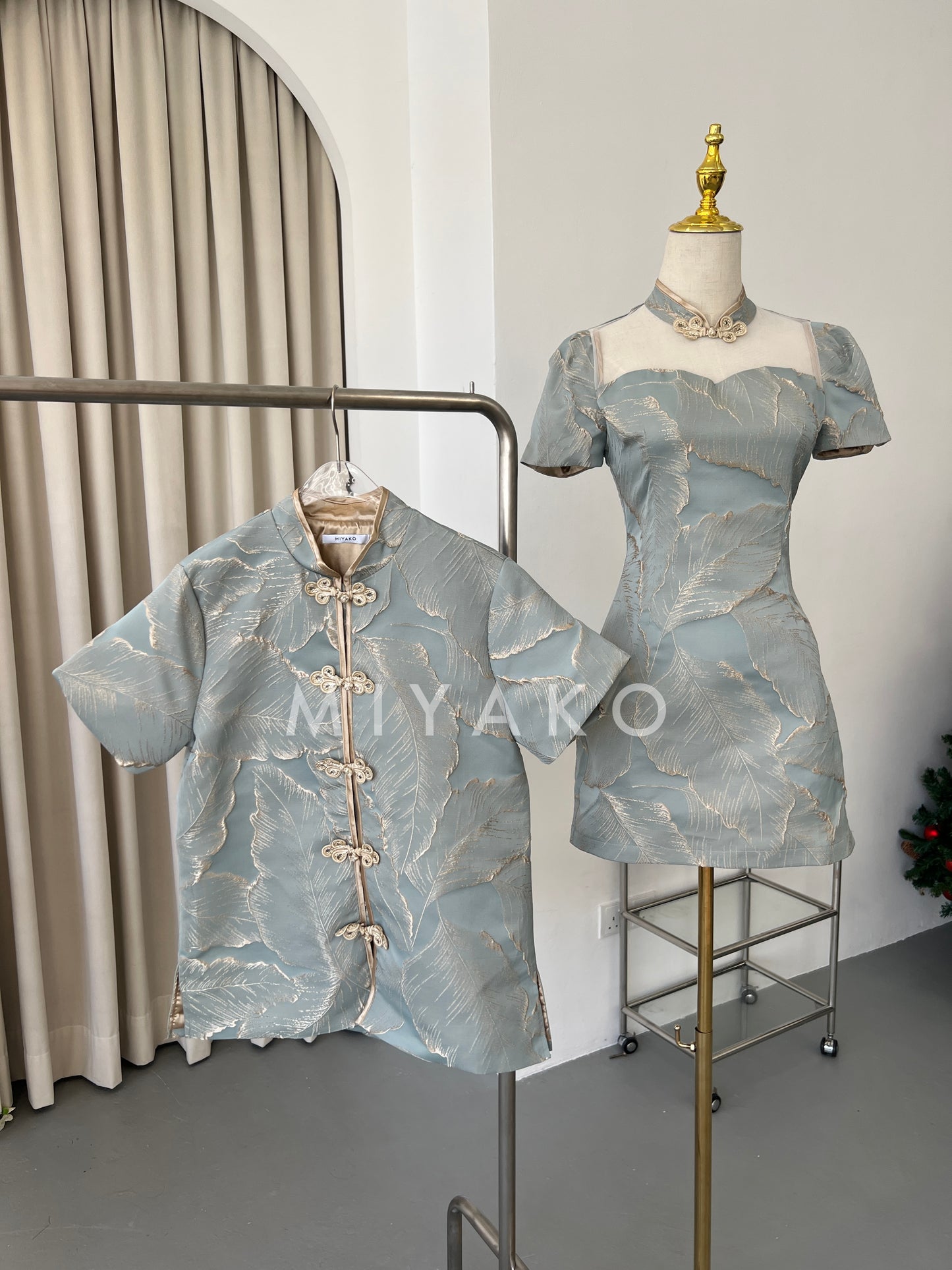 【金枝玉葉】 Yu Ye Slim Fit Women Cheongsam Dress in Light Colour (WOMEN) 淺色修身女裝