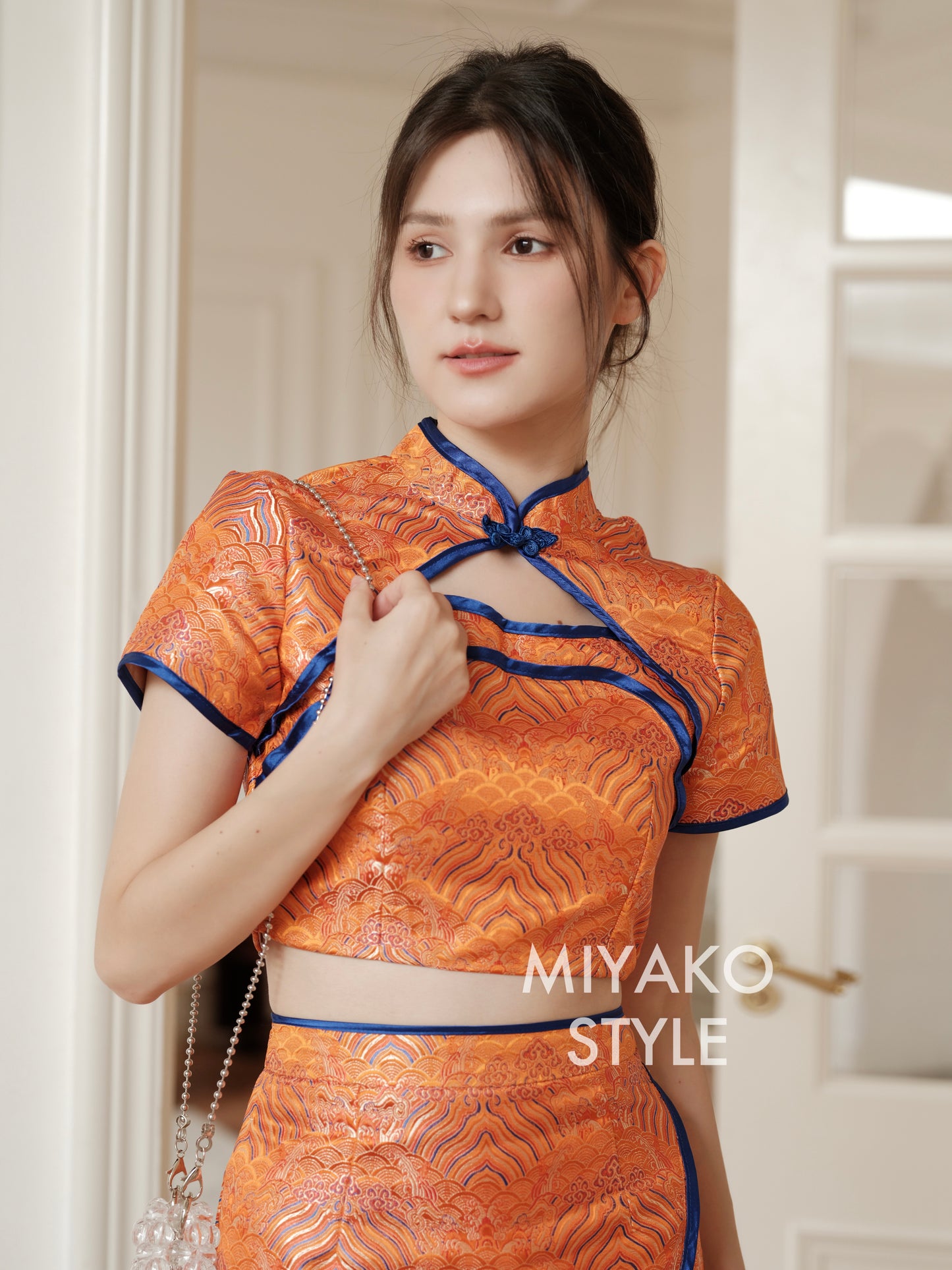 【龍華富貴】 Royal Cheongsam Crop Top in Orange 橙风破浪 (上衣 ONLY)