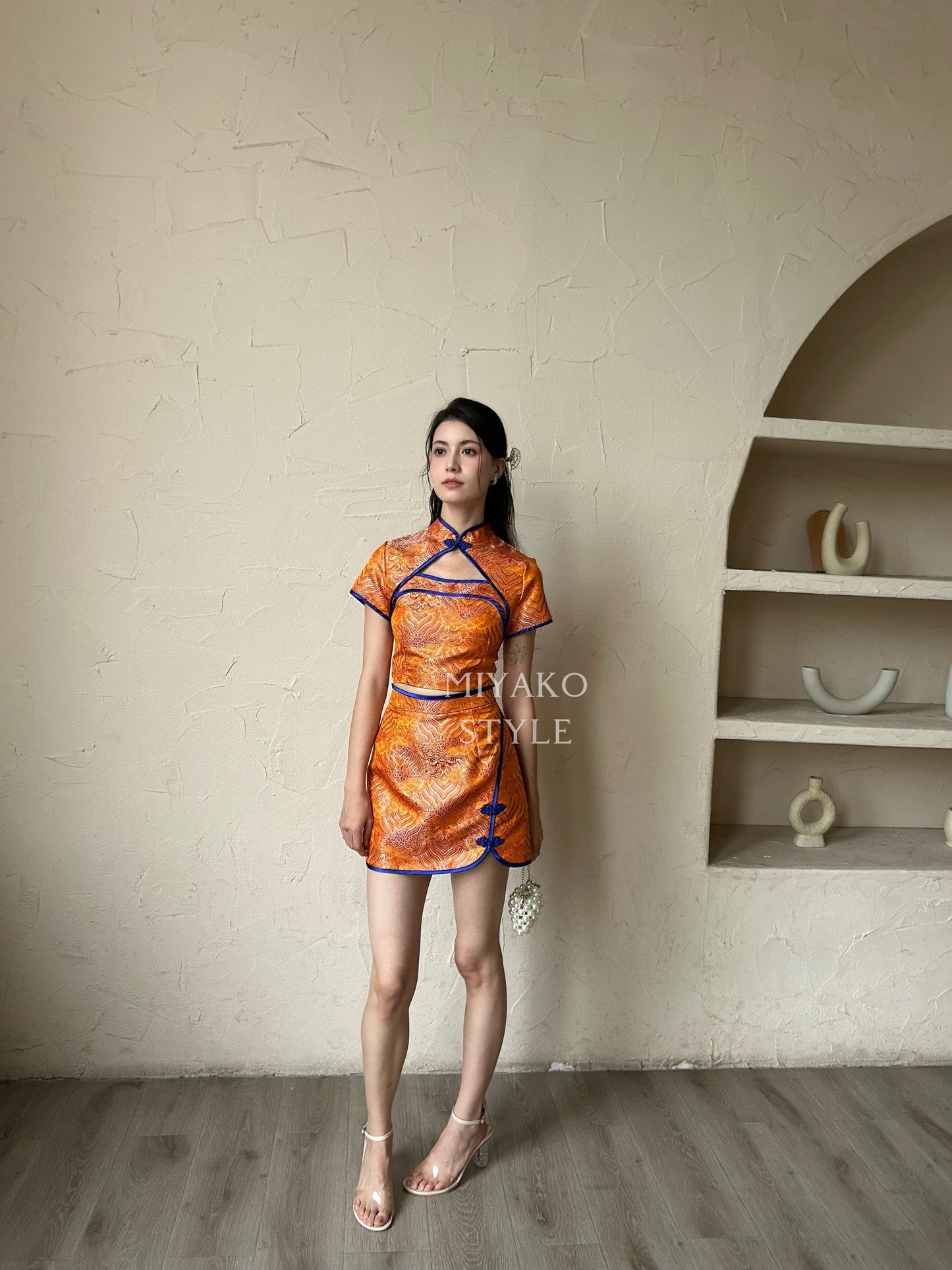 【龍華富貴】 Royal Cheongsam Crop Top in Orange 橙风破浪 (上衣 ONLY)