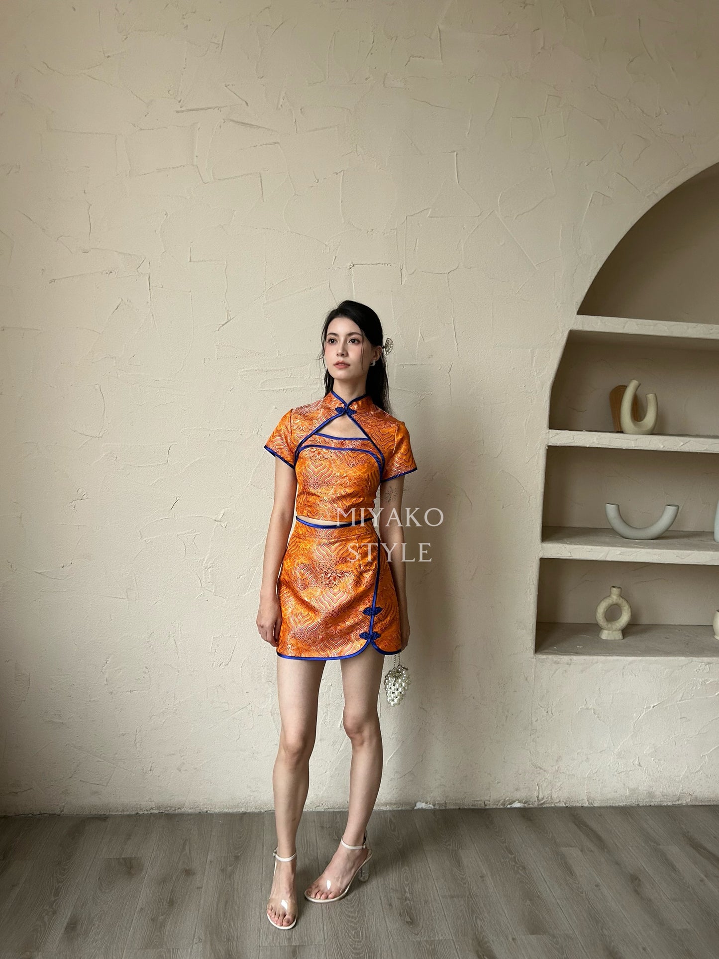 【龍華富貴】 Royal Cheongsam crop top in Orange 橙风破浪 (上衣 only)