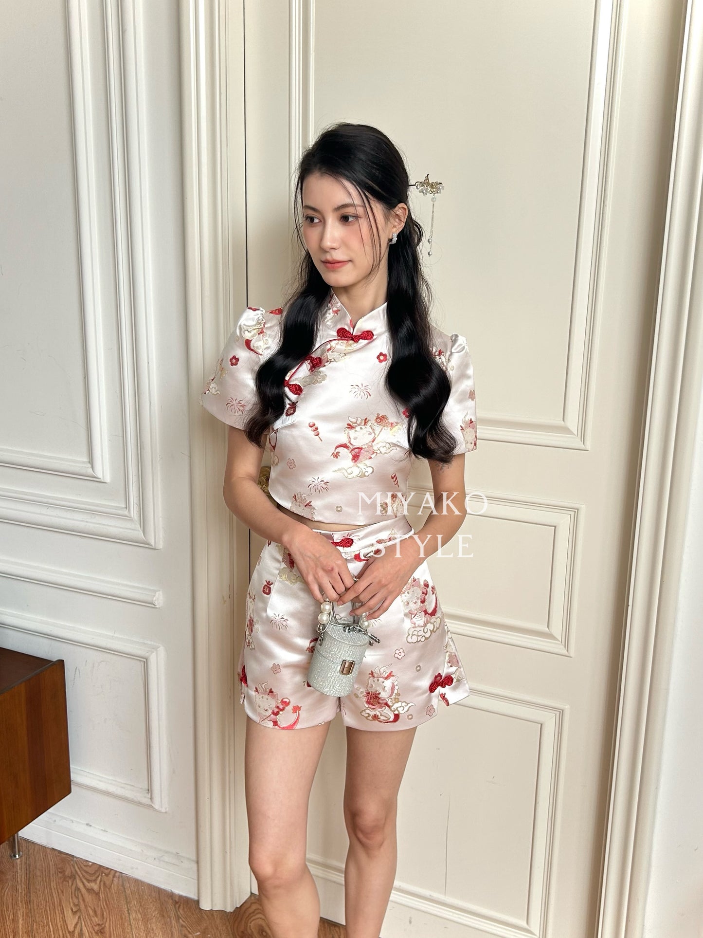 【喜乐龙龙】Joyful Dragon Cheongsam Classic Top in Red 红色（斜扣上衣only）