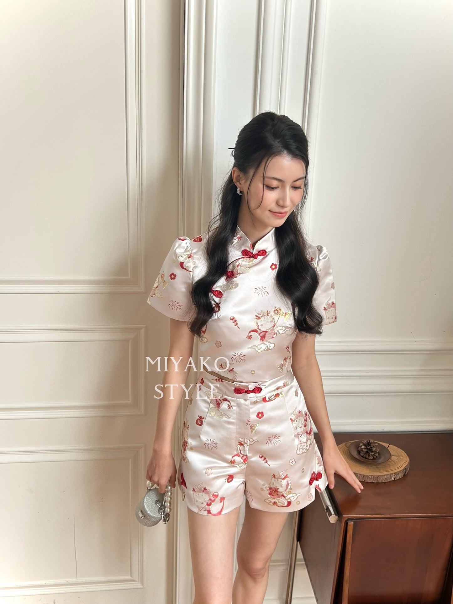 【喜乐龙龙】Joyful Dragon Cheongsam Classic Top in Red 红色（斜扣上衣only）