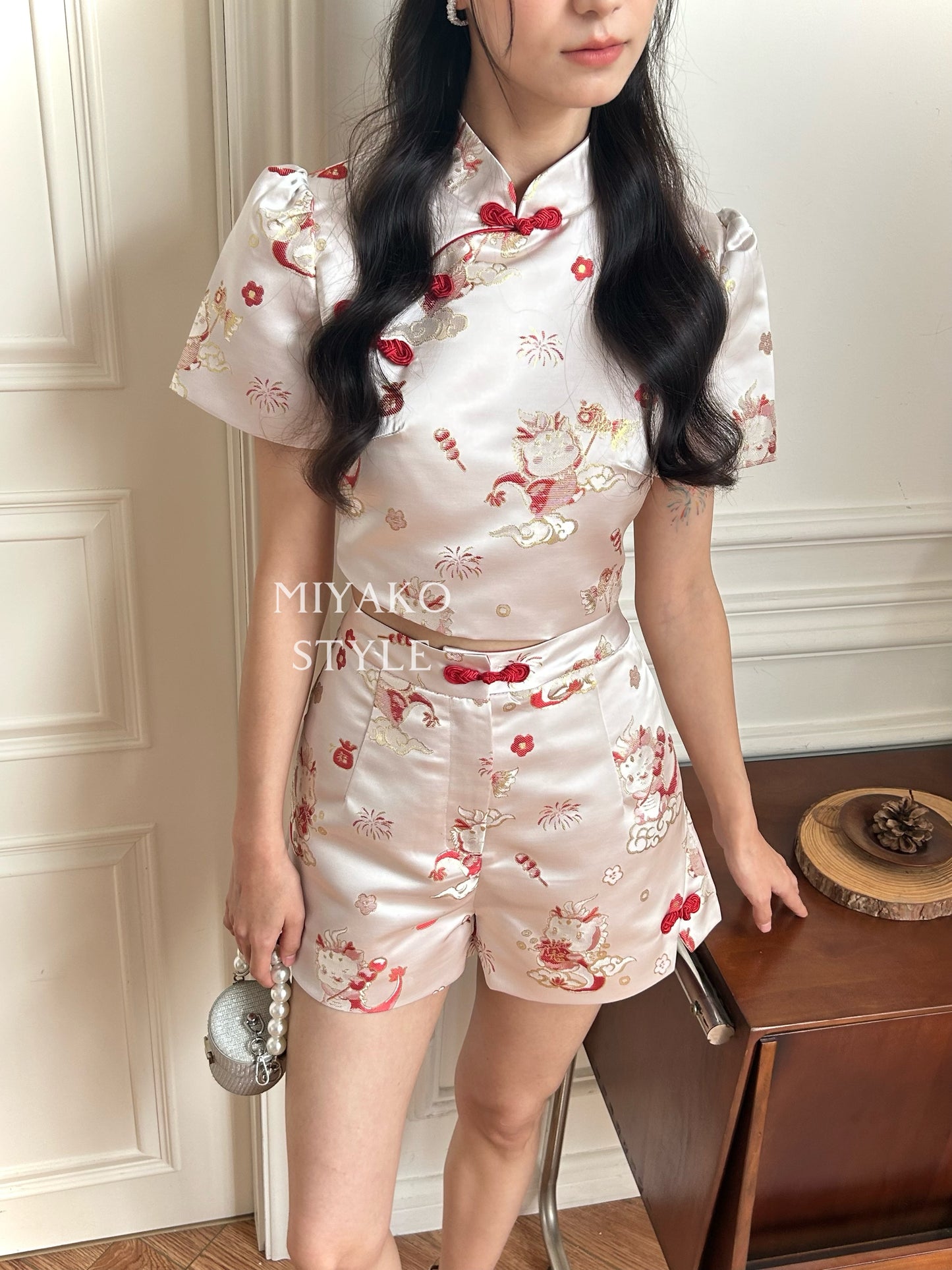 【喜乐龙龙】Joyful Dragon Cheongsam Classic Top in Red 红色（斜扣上衣only）