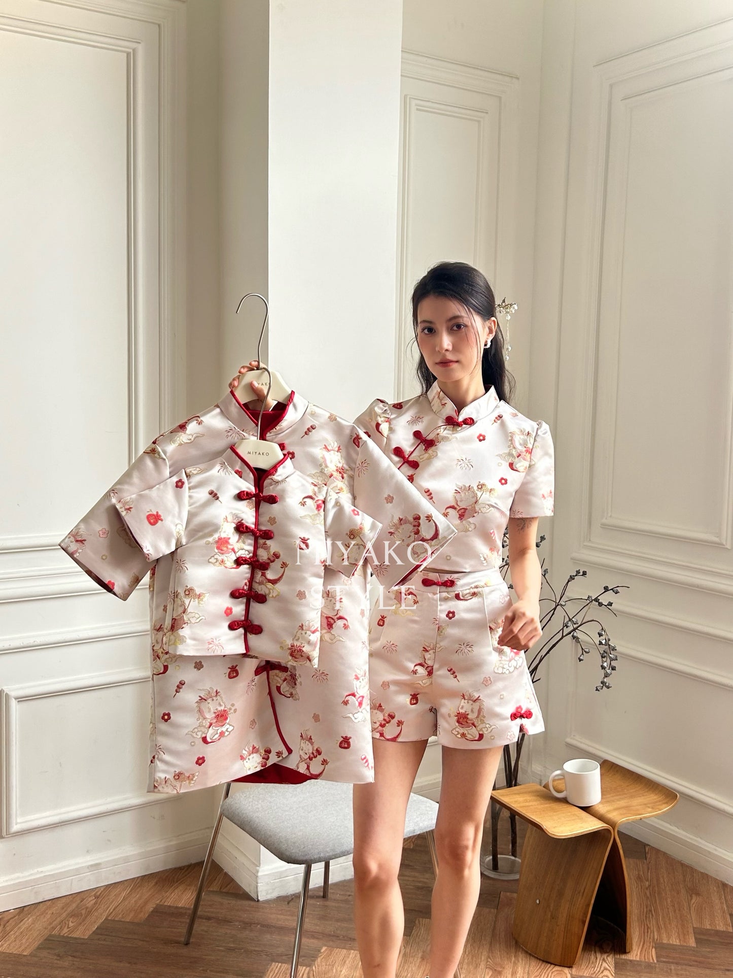 【喜乐龙龙】Joyful Dragon Cheongsam Classic Top in Red 红色（斜扣上衣only）