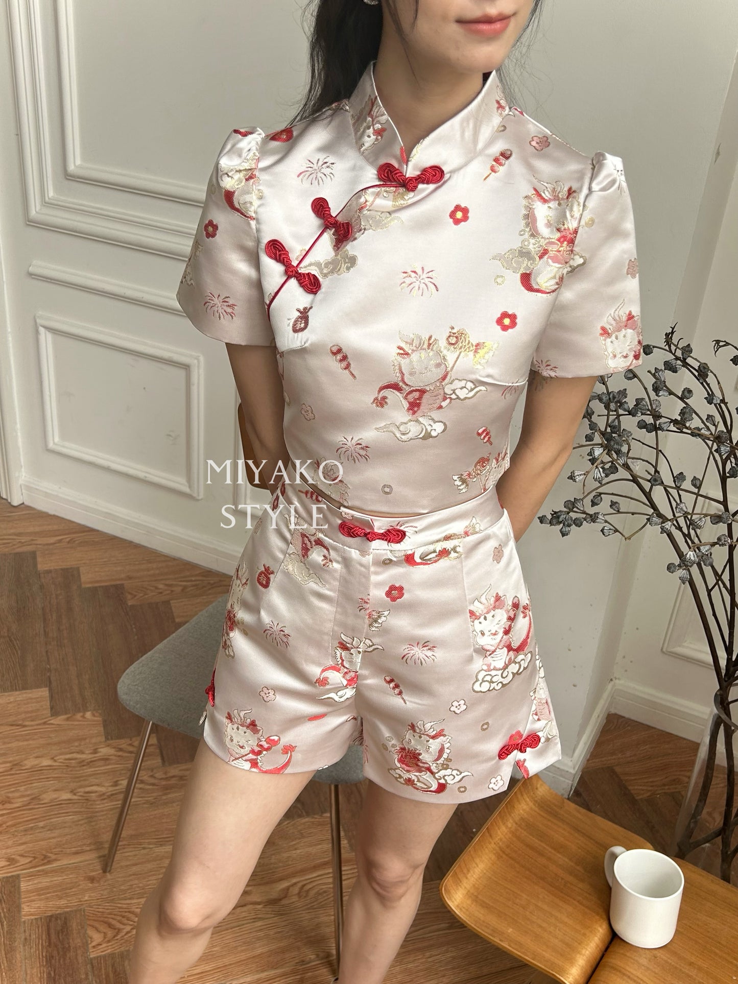 【喜乐龙龙】Joyful Dragon Cheongsam Classic Top in Red 红色（斜扣上衣only）