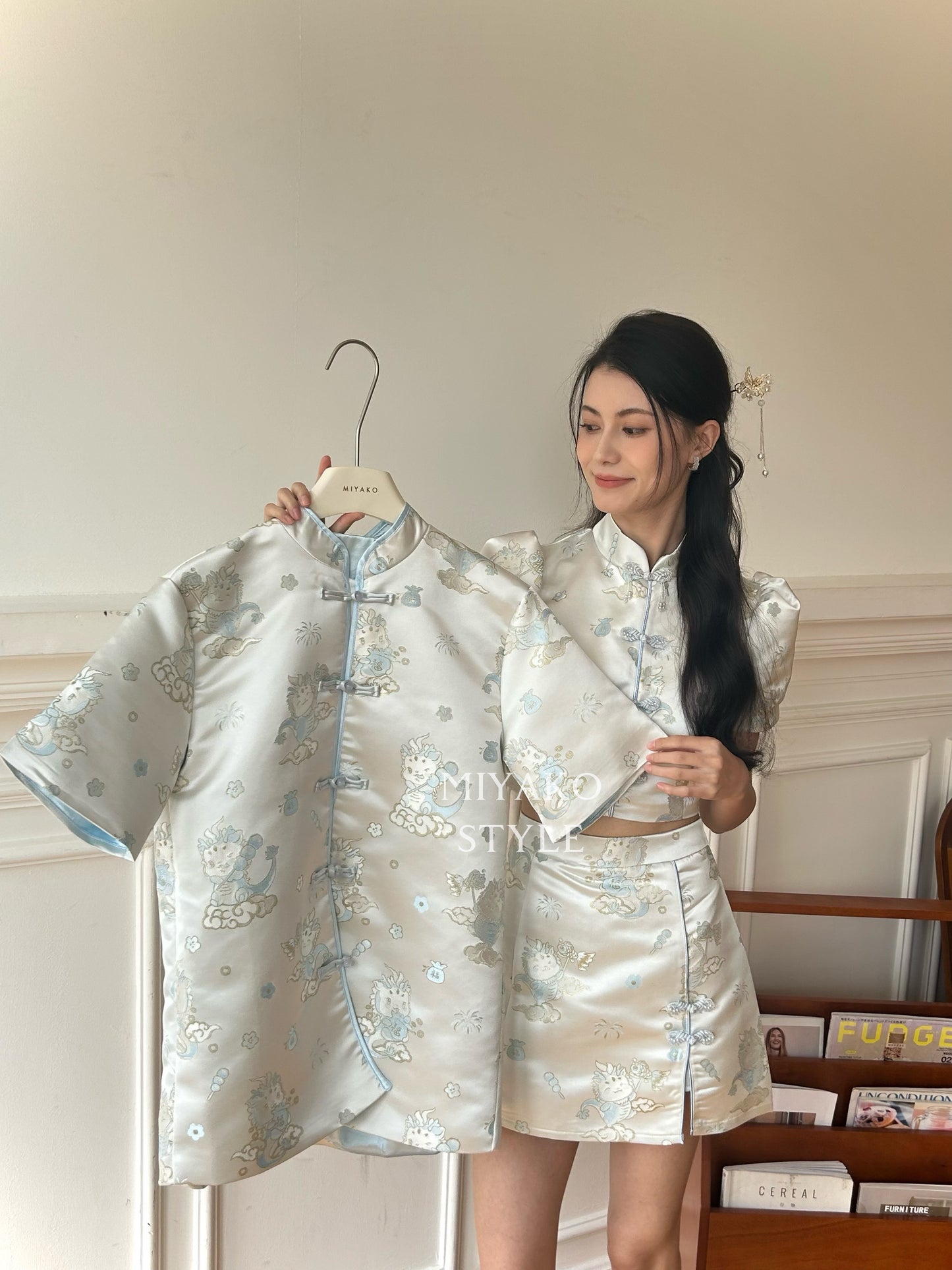 【喜乐龙龙】Joyful Dragon Cheongsam Short Blouse in Blue 蓝色（直扣上衣only）