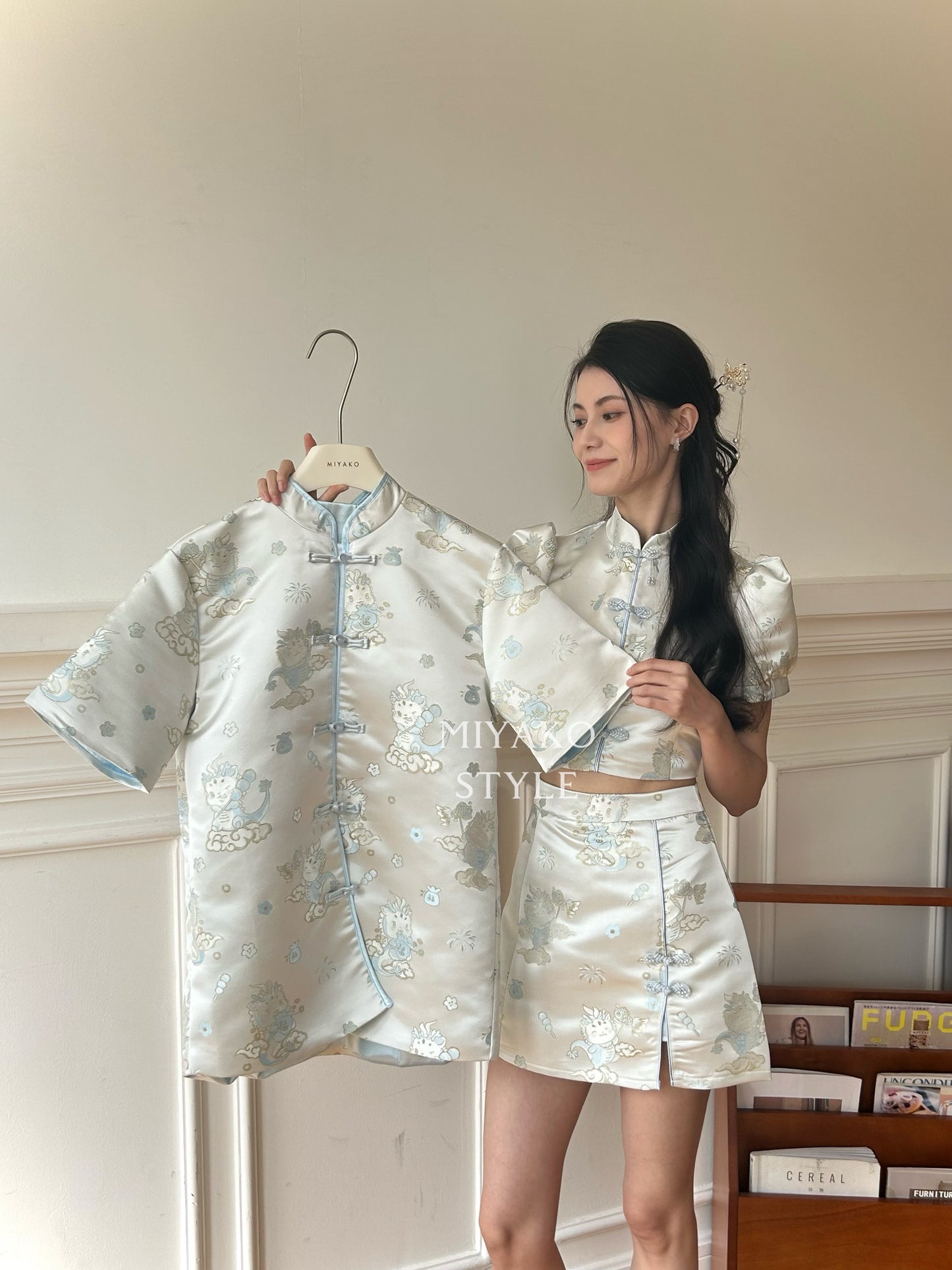 【喜乐龙龙】Joyful Dragon Cheongsam Short Blouse in Blue 蓝色(直扣上衣only)