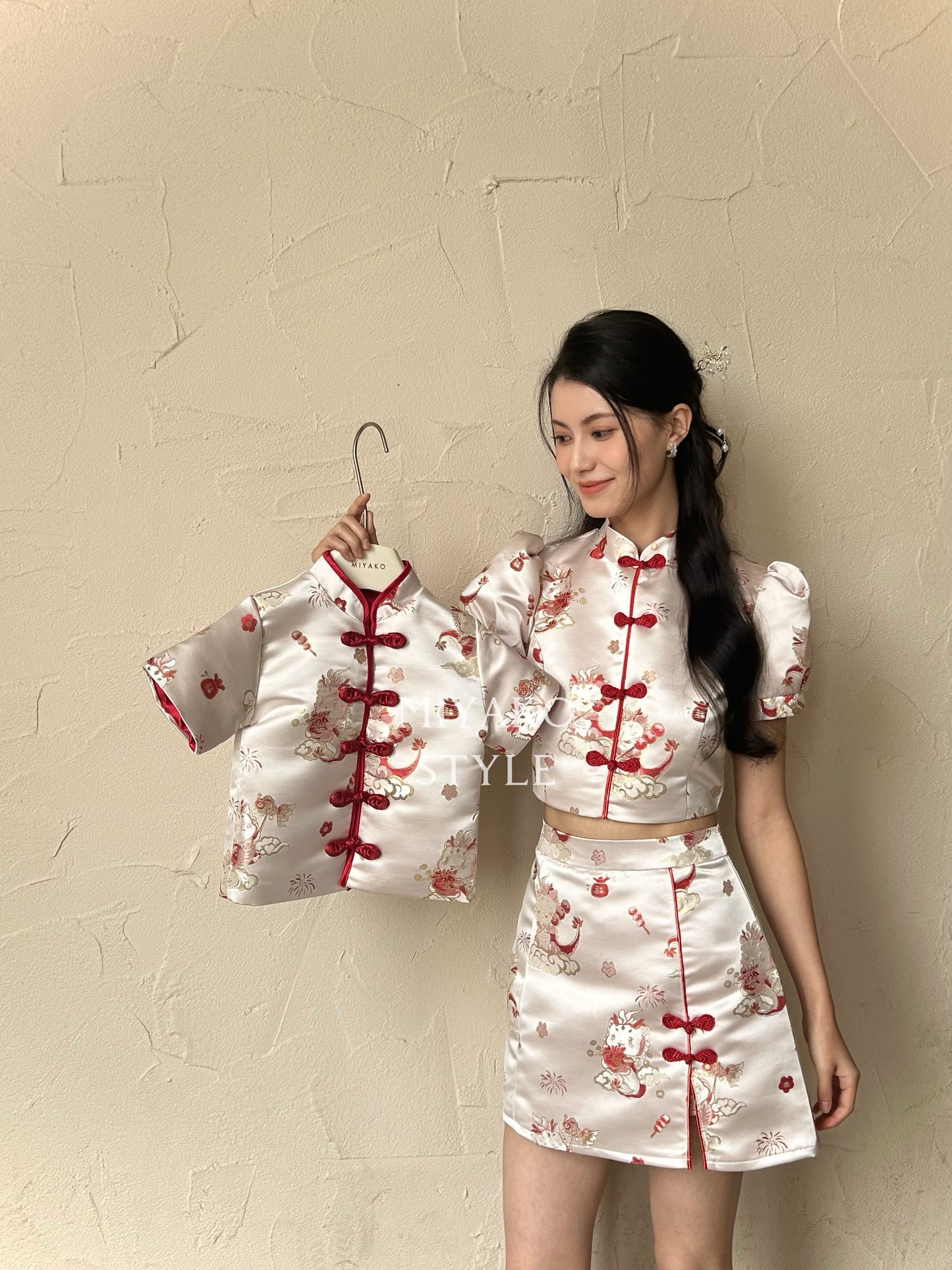 【喜乐龙龙】Joyful Dragon Cheongsam Short Blouse in Blue 蓝色（直扣上衣only）