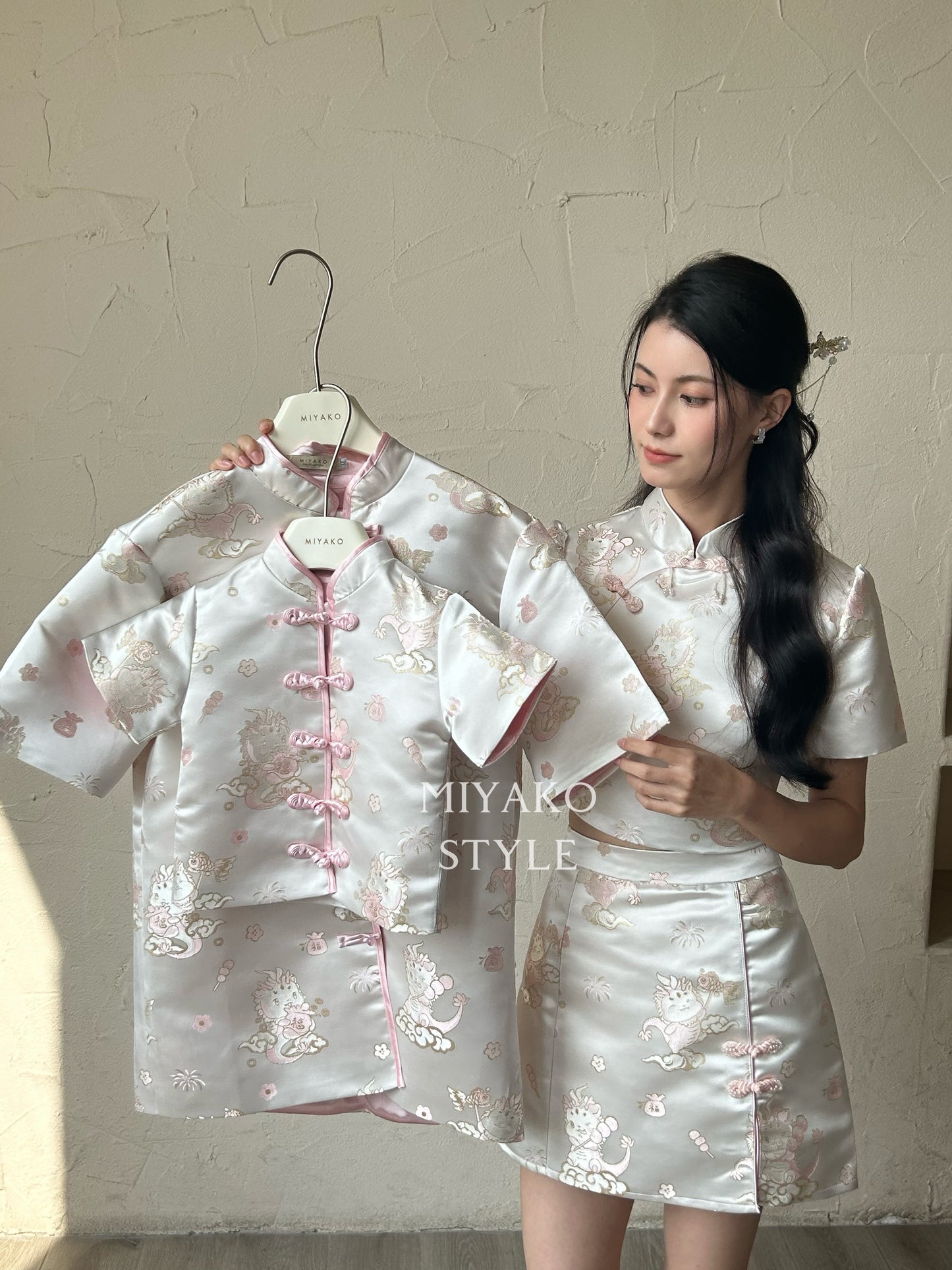 【喜乐龙龙】Joyful Dragon Cheongsam Classic Top in Pink 粉色（斜扣上衣only）