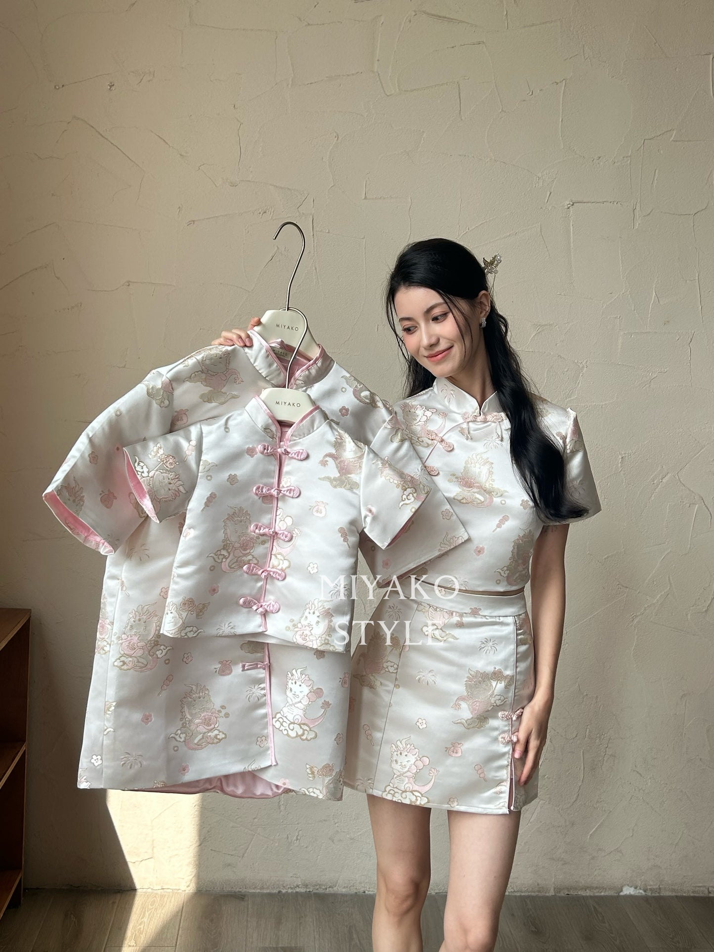 【喜乐龙龙】Joyful Dragon Cheongsam Classic Top in Pink 粉色（斜扣上衣only）