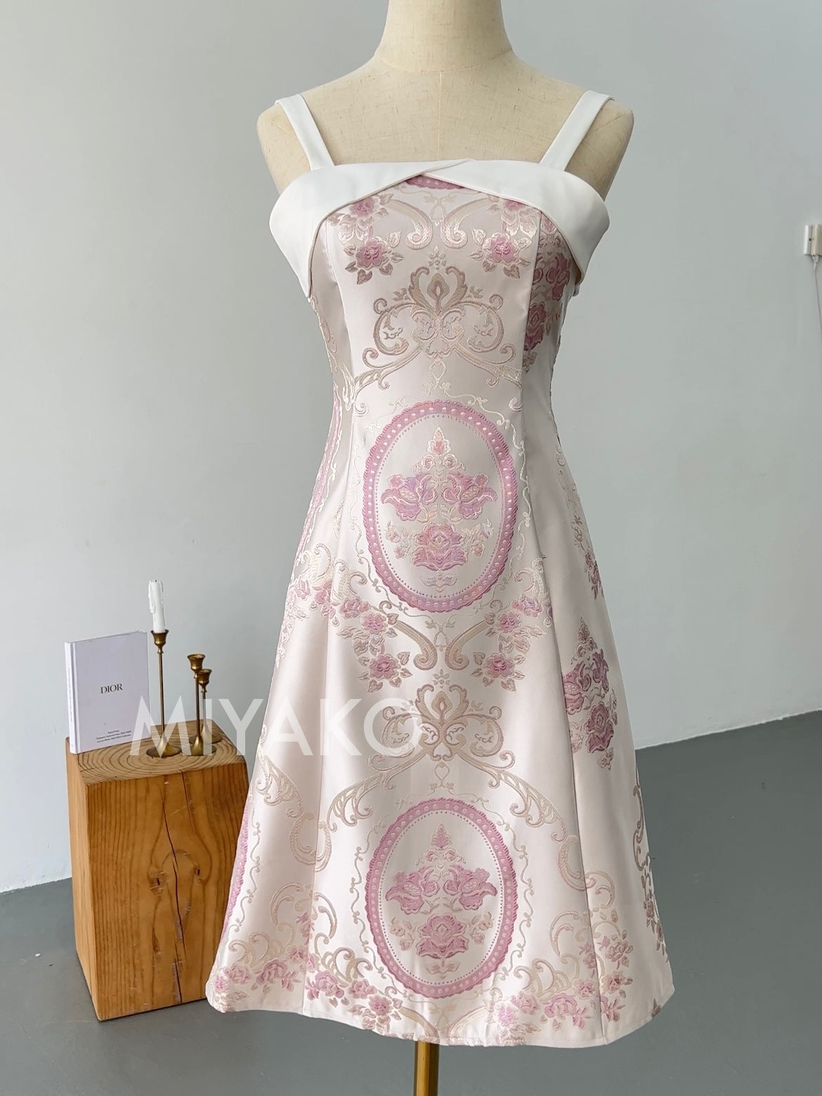 【宫廷】Gong Premium Cheongsam Women Dress in Pink (粉色女连衣裙)