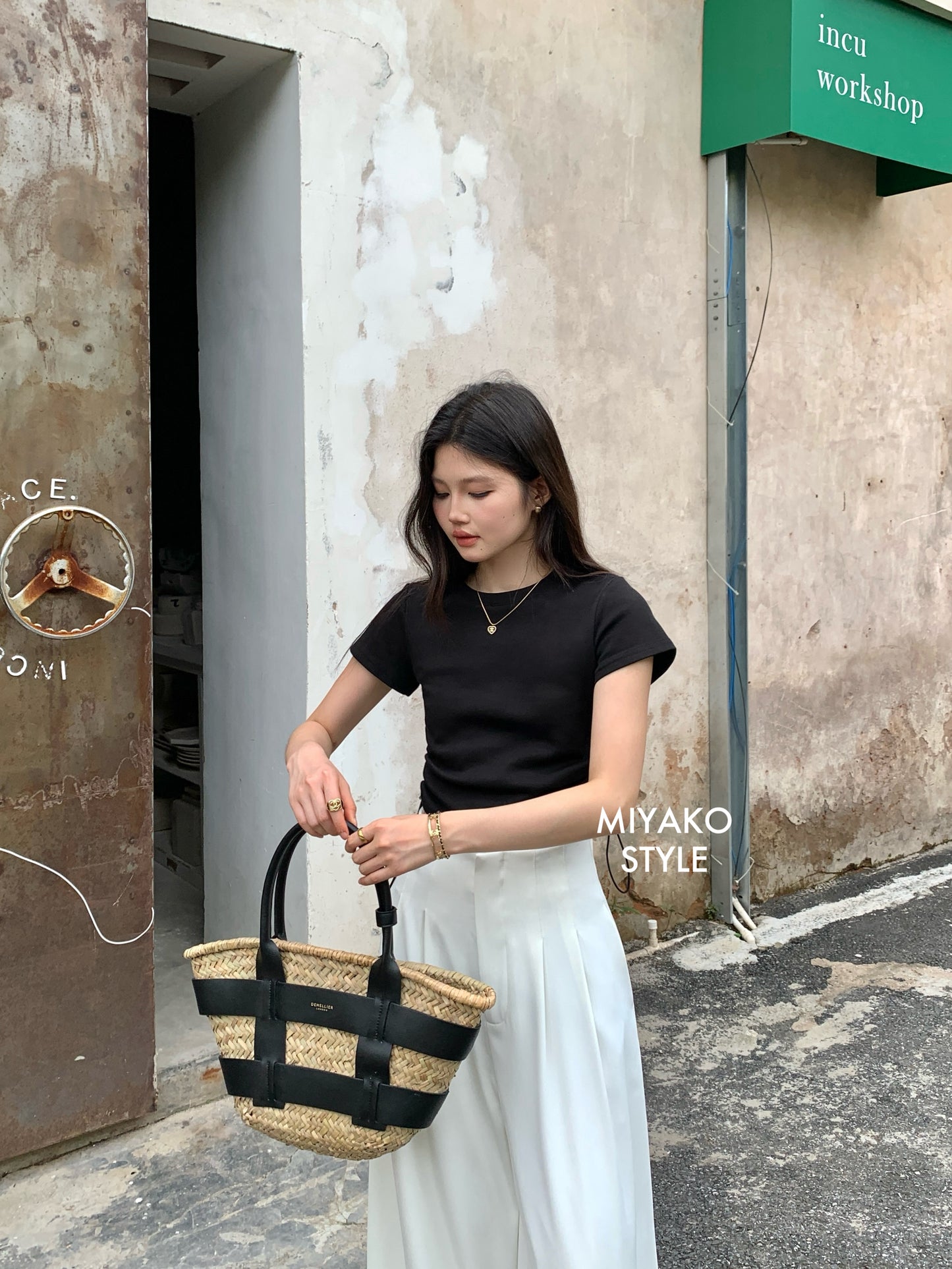 Renee Short Sleeve Crop Top in Black