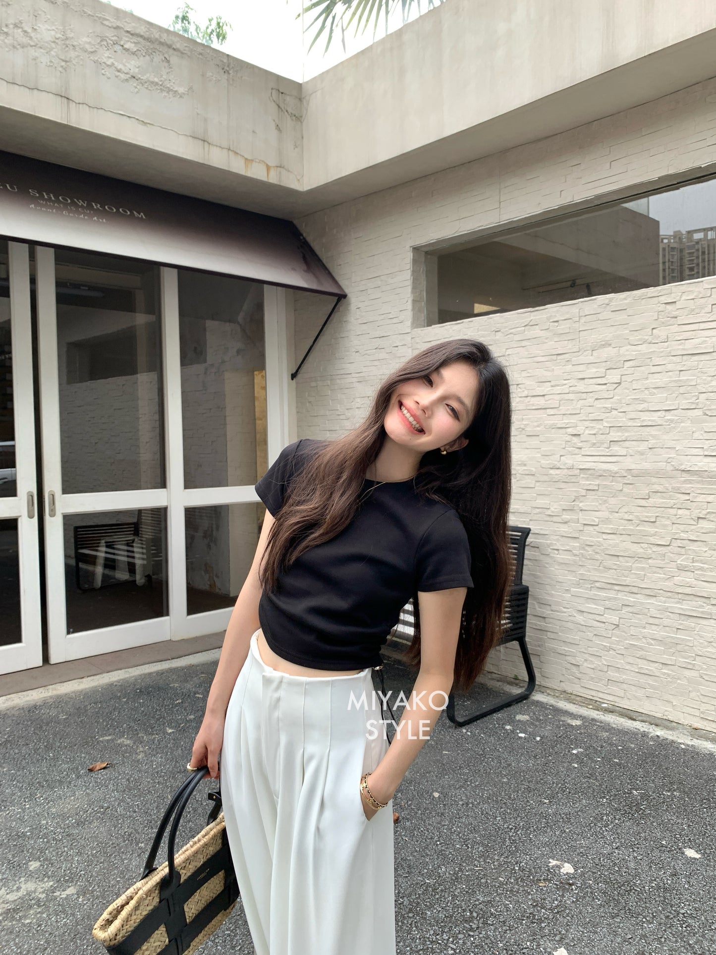 Renee Short Sleeve Crop Top in Black