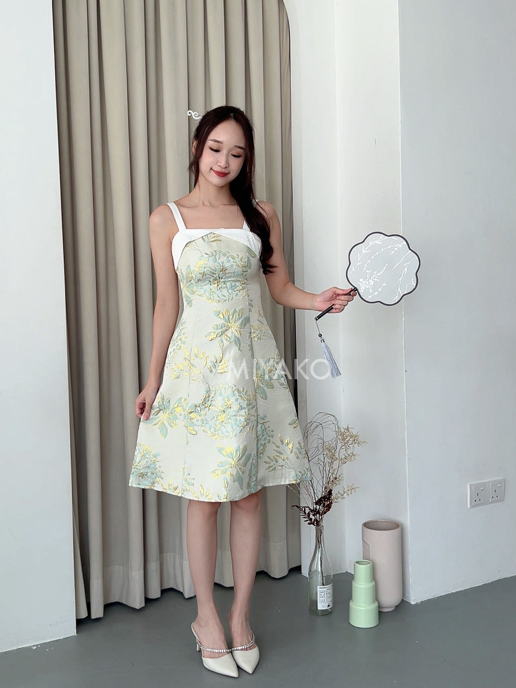 【宫廷】Gong Premium Cheongsam Women Dress in Beige (杏色绿花女连衣裙)