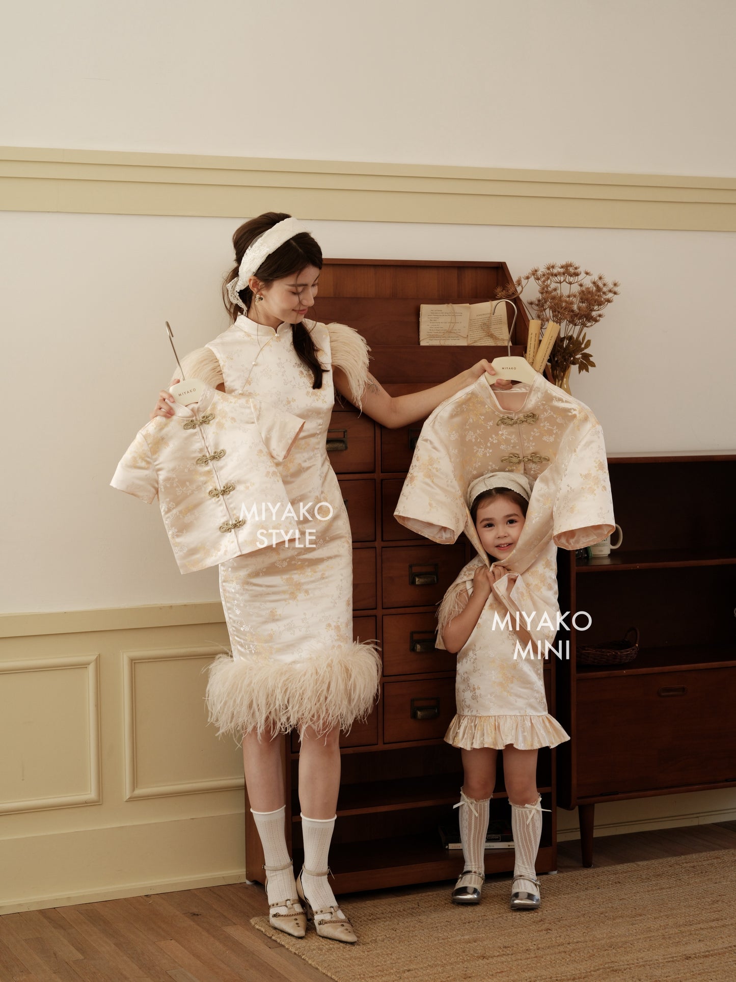 【孔雀开屏】Feather Cheongsam Little Boy Suit in Pink 香槟粉小男孩唐装