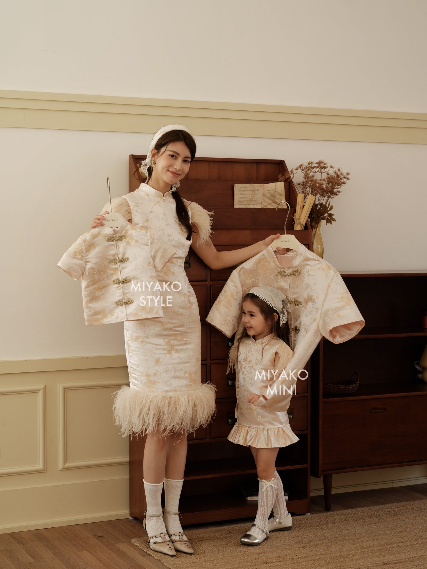 【孔雀开屏】Feather Cheongsam Little Boy Suit in Pink 香槟粉小男孩唐装