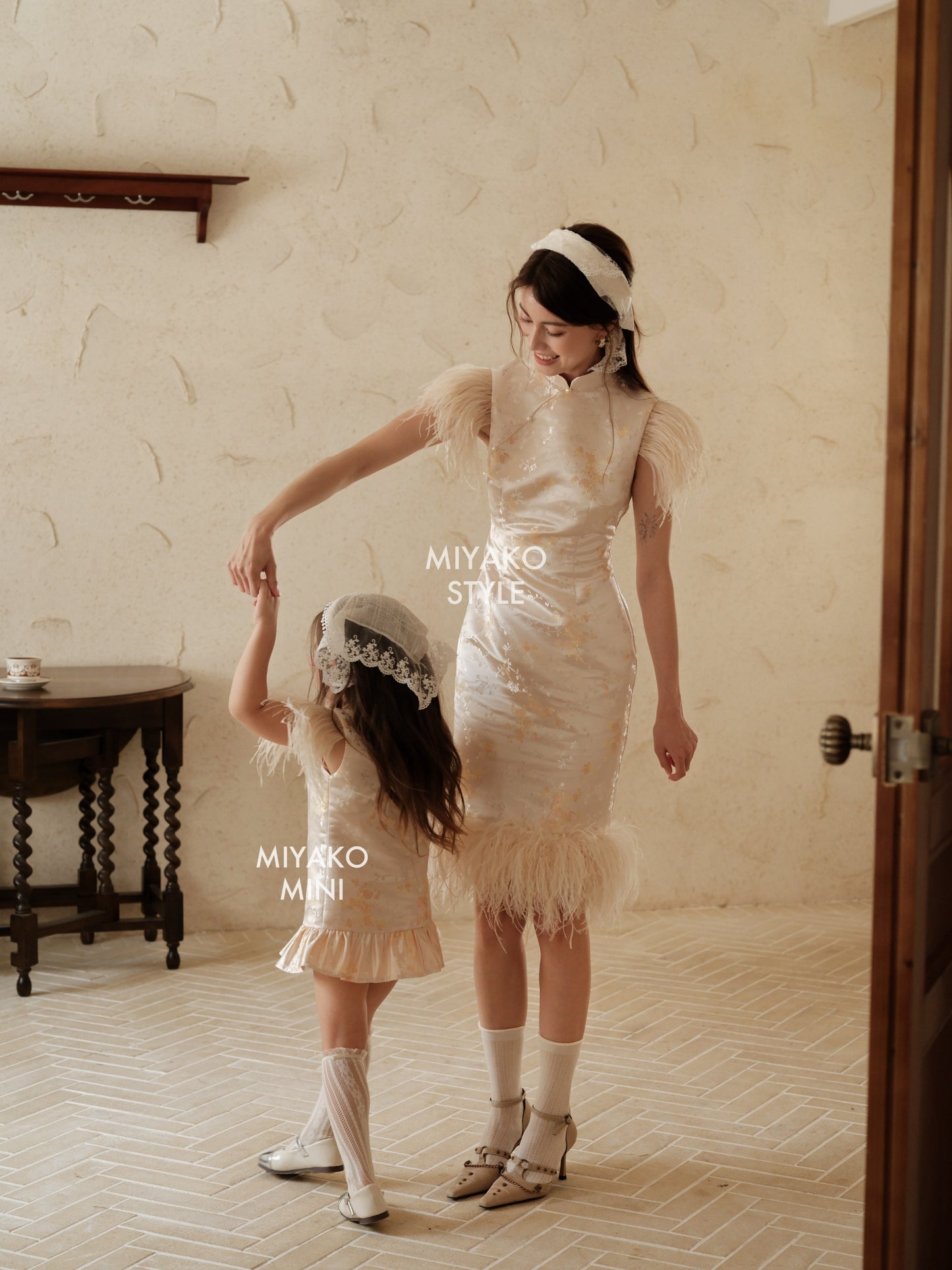 【孔雀开屏】Feather Cheongsam Little Girl Dress in Pink 香槟粉小女孩连身裙