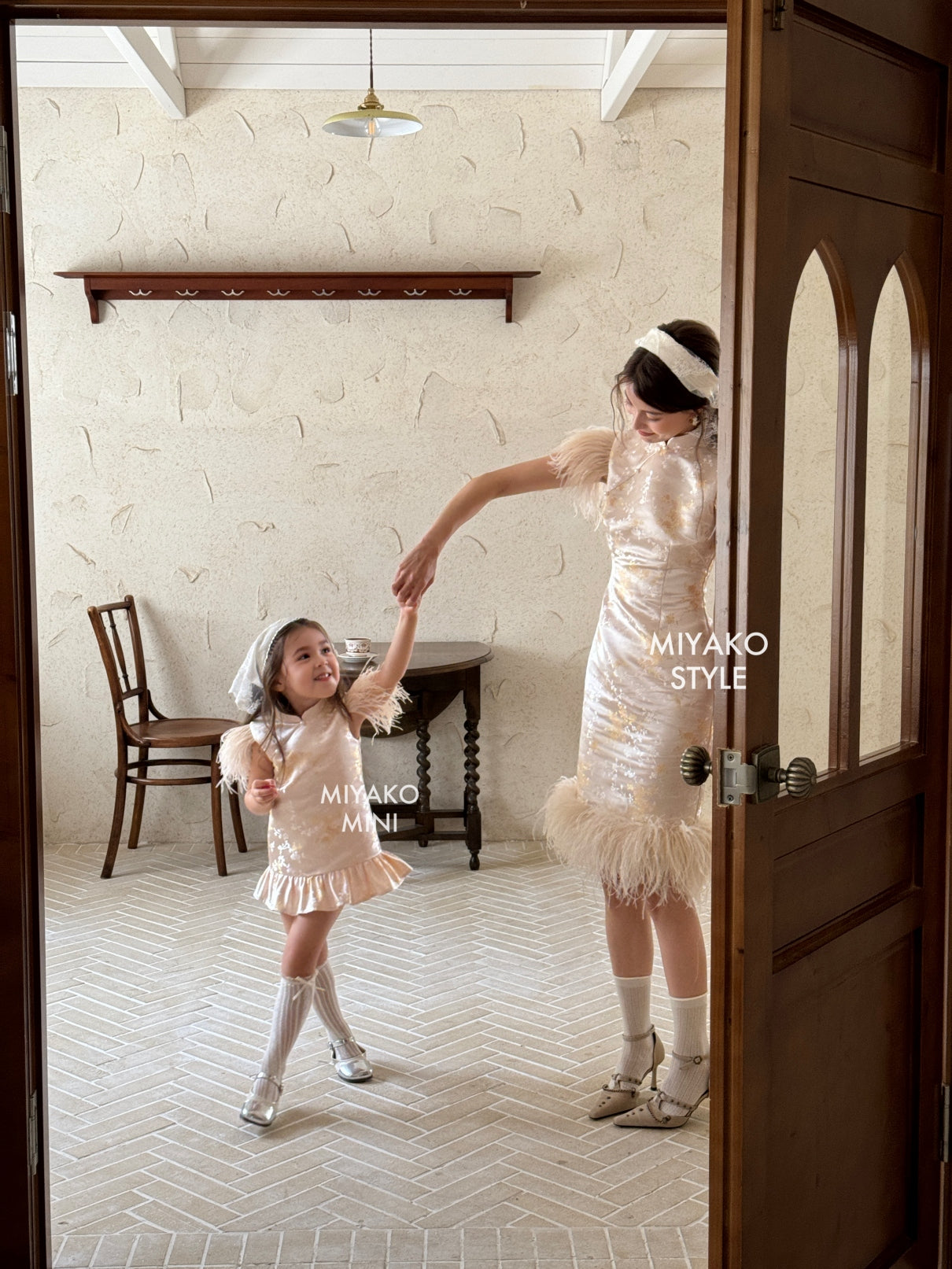 【孔雀开屏】Feather Cheongsam Little Girl Dress in Pink 香槟粉小女孩连身裙