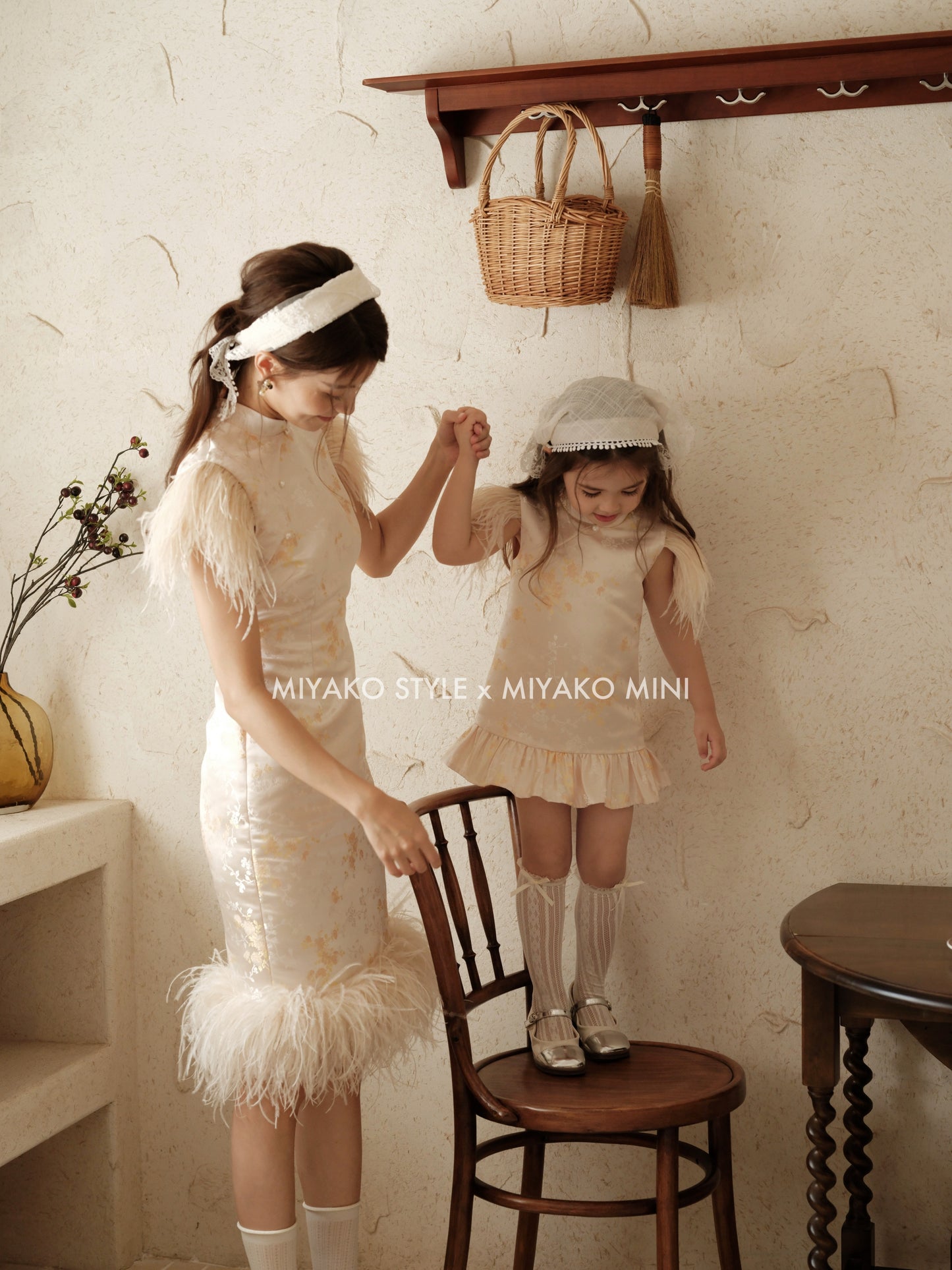 【孔雀开屏】Feather Cheongsam Little Girl Dress in Pink 香槟粉小女孩连身裙