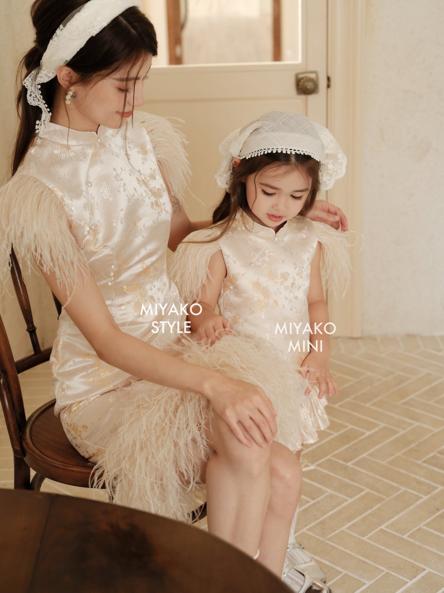 【孔雀开屏】Feather Cheongsam Little Girl Dress in Pink 香槟粉小女孩连身裙