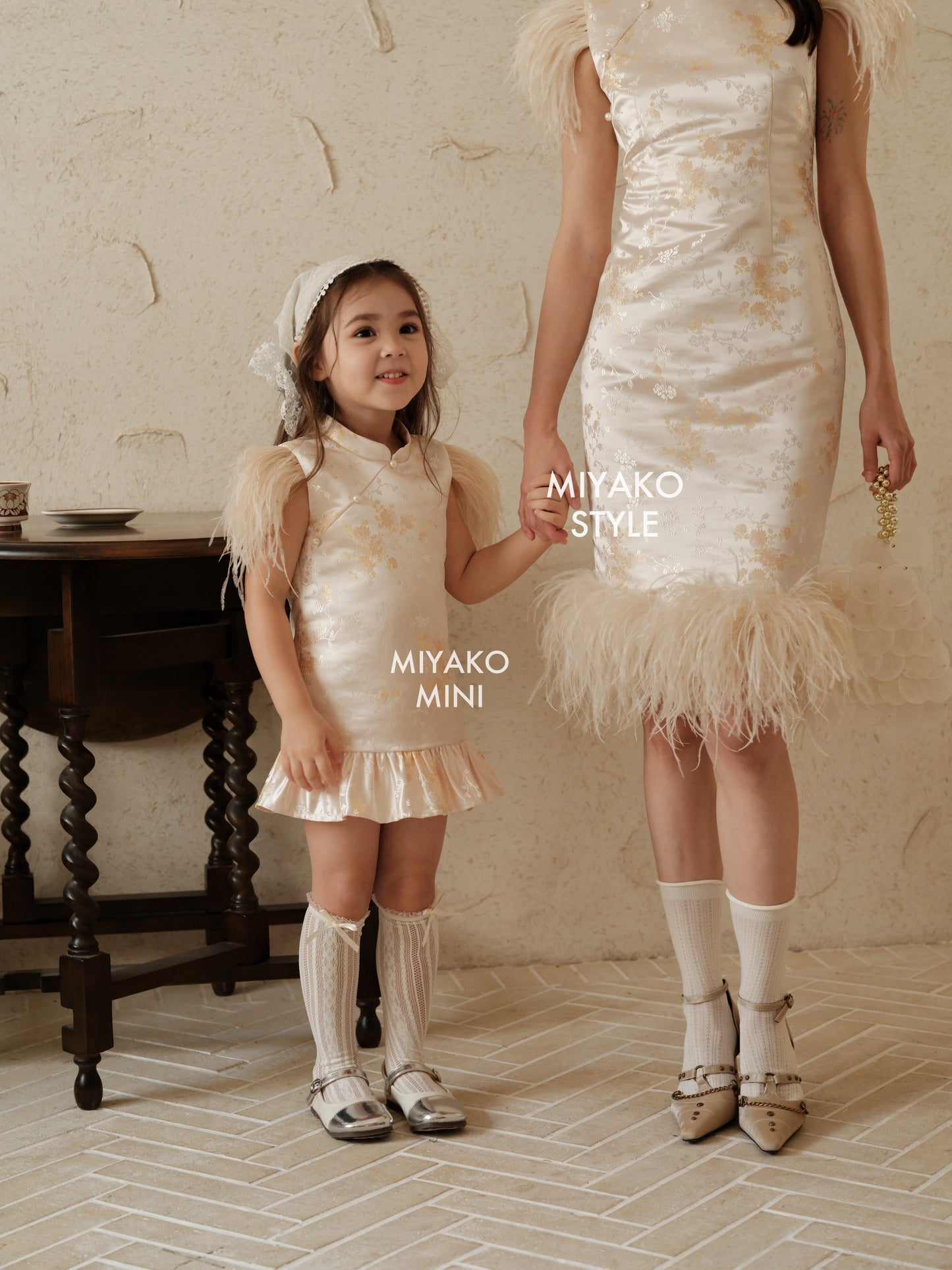 【孔雀开屏】Feather Cheongsam Little Girl Dress in Pink 香槟粉小女孩连身裙