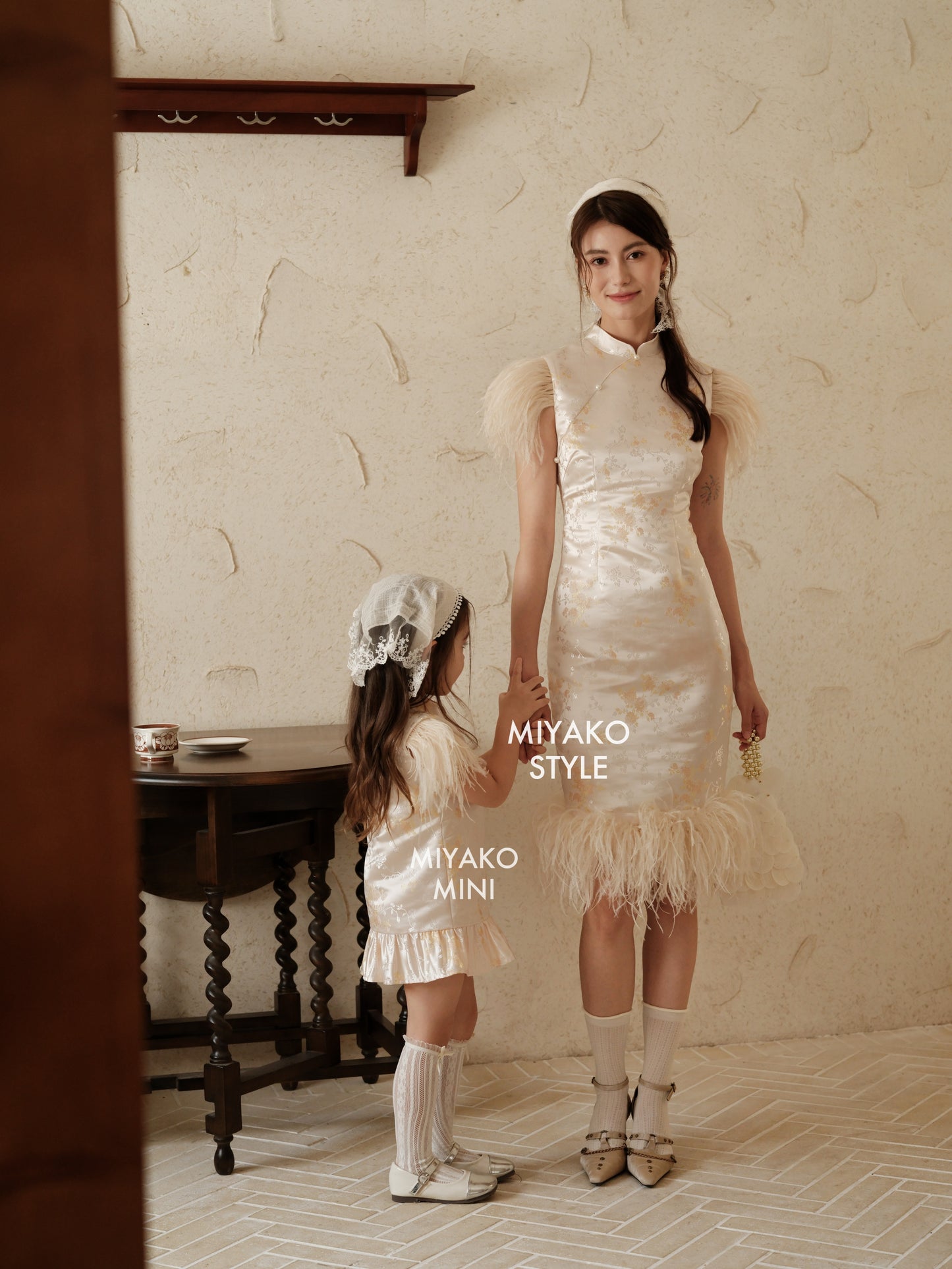 【孔雀开屏】Feather Cheongsam Little Girl Dress in Pink 香槟粉小女孩连身裙