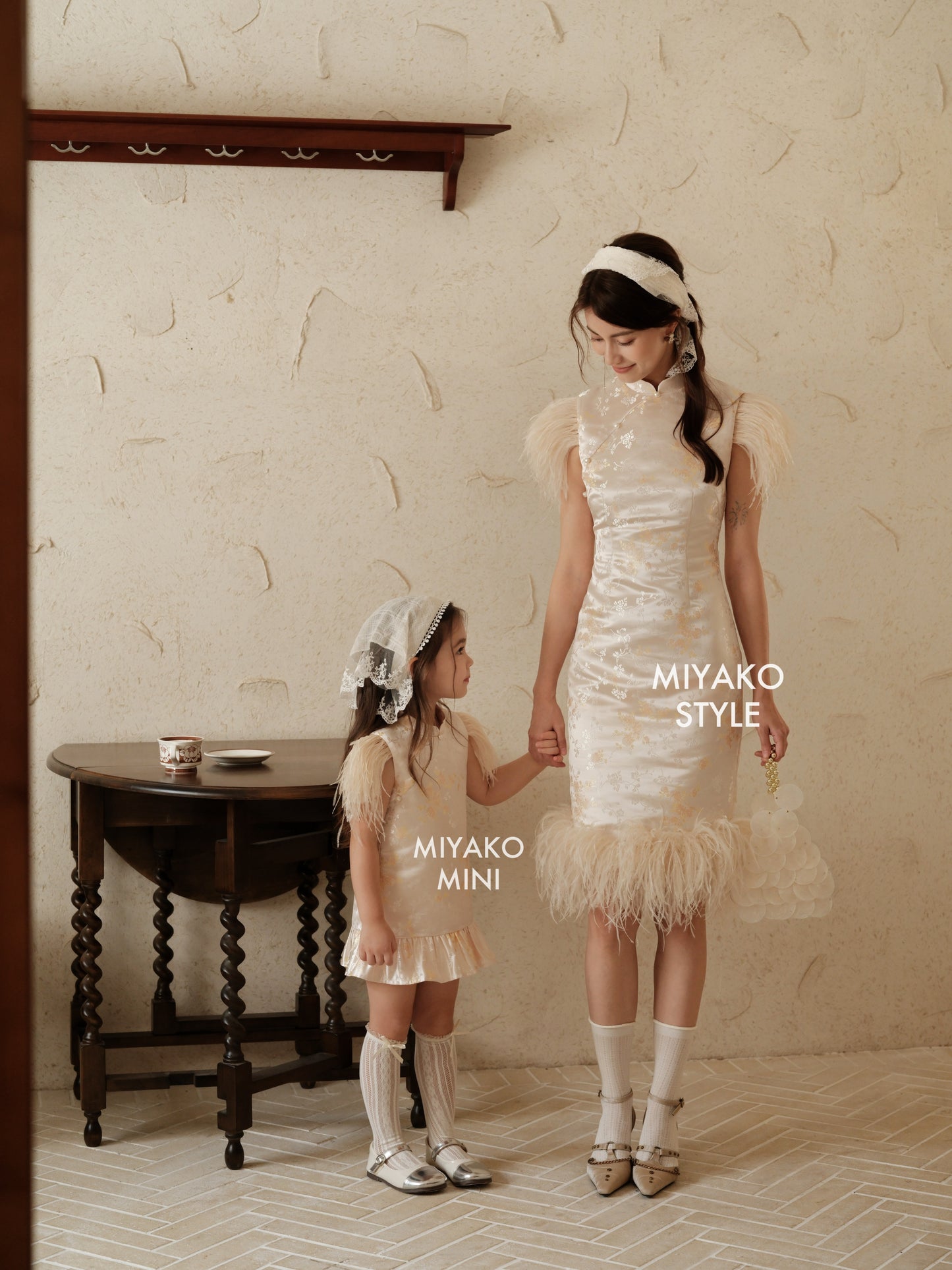 【孔雀开屏】Feather Cheongsam Little Girl Dress in Pink 香槟粉小女孩连身裙