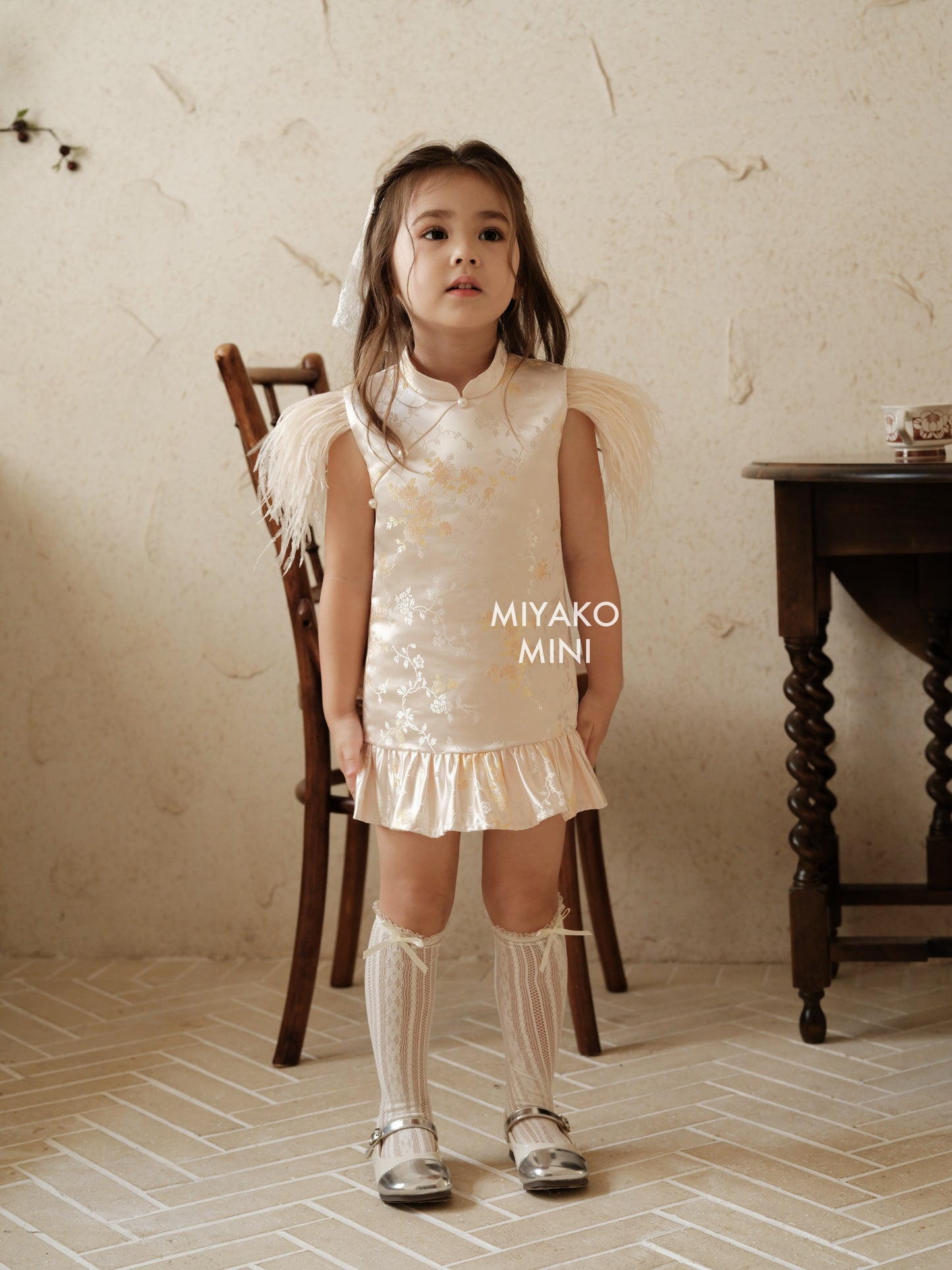 【孔雀开屏】Feather Cheongsam Little Girl Dress in Pink 香槟粉小女孩连身裙
