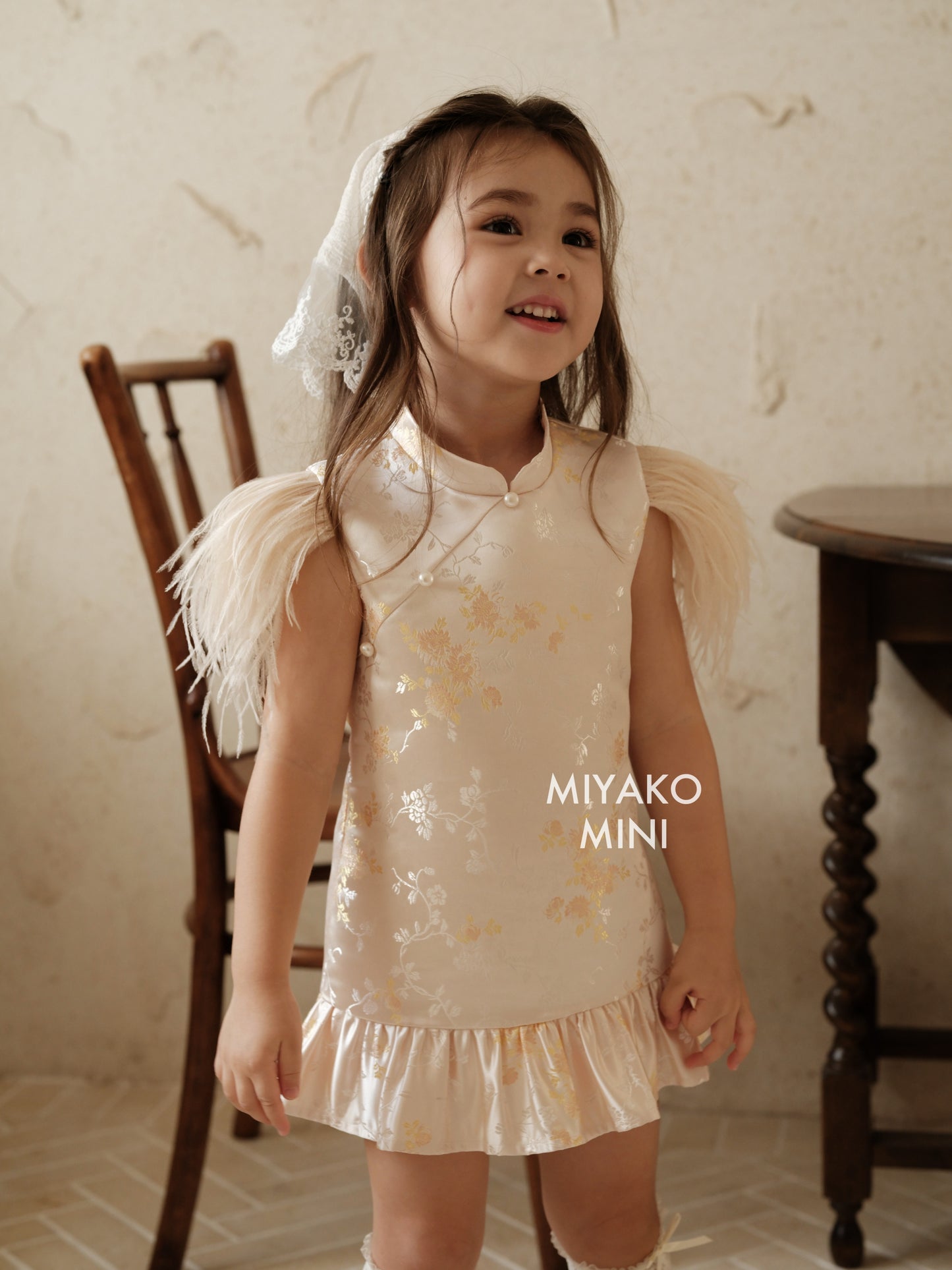 【孔雀开屏】Feather Cheongsam Little Girl Dress in Pink 香槟粉小女孩连身裙