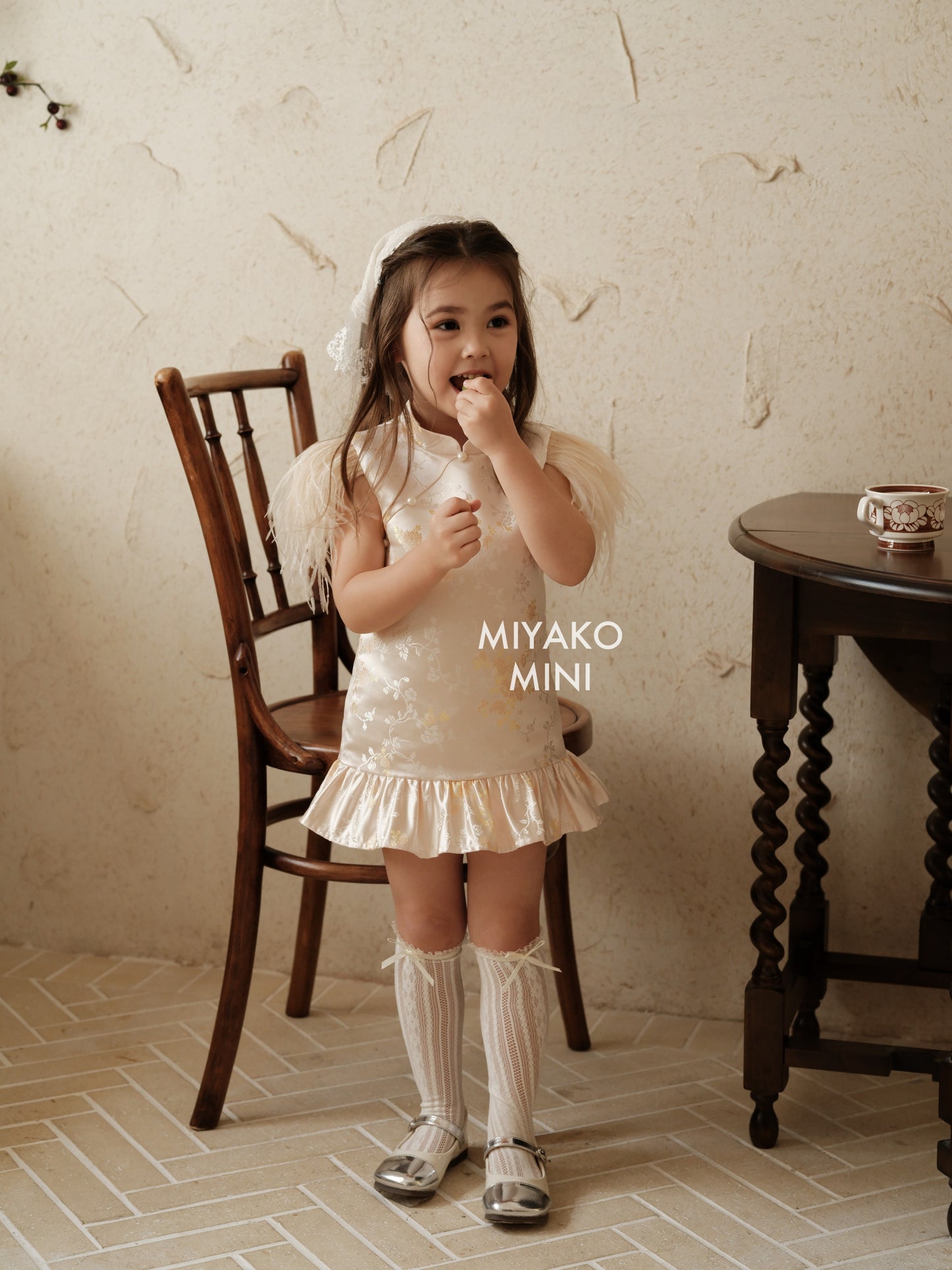 【孔雀开屏】Feather Cheongsam Little Girl Dress in Pink 香槟粉小女孩连身裙